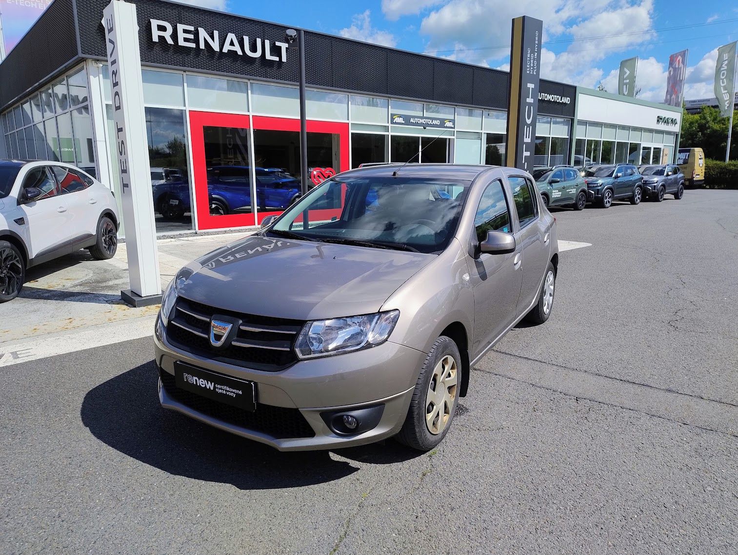 Dacia Sandero, 1,2 16V 75k Arctica, ČR, 1.maj