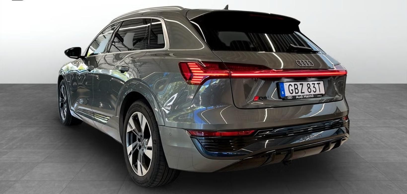 Audi Q8 e-tron, 55 Q 360k Pano. Matrix 4 zóny - fotka 3