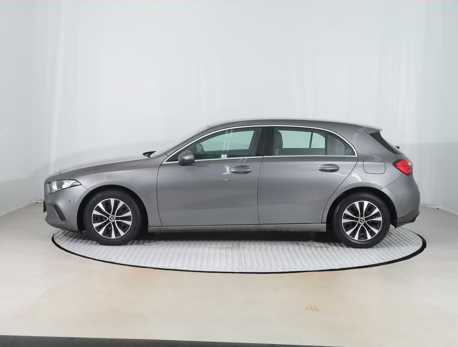 Mercedes-Benz Třídy A, 180 - fotka 3