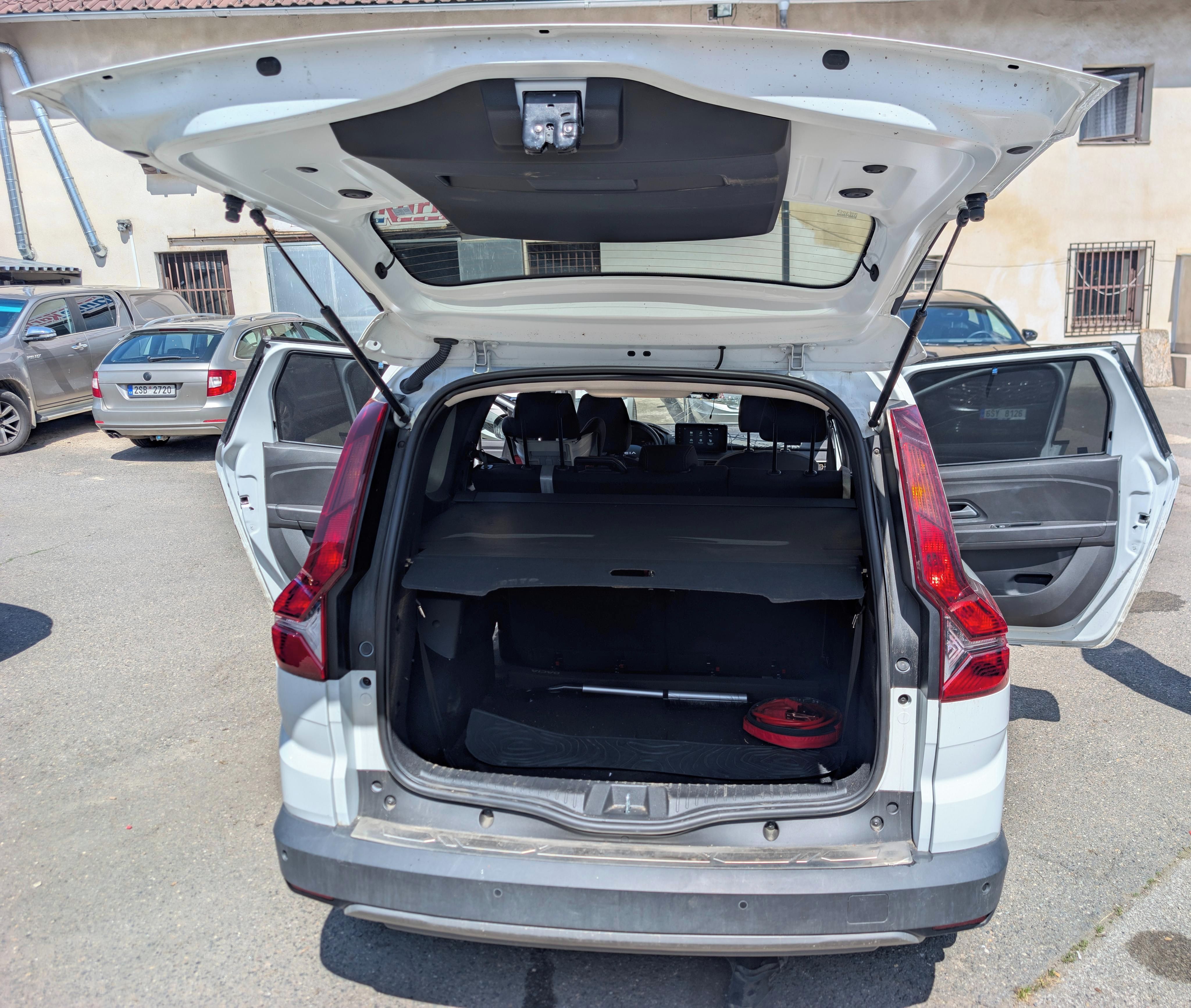 Dacia Jogger, TCe 110 Extreme, 7 míst - fotka 3