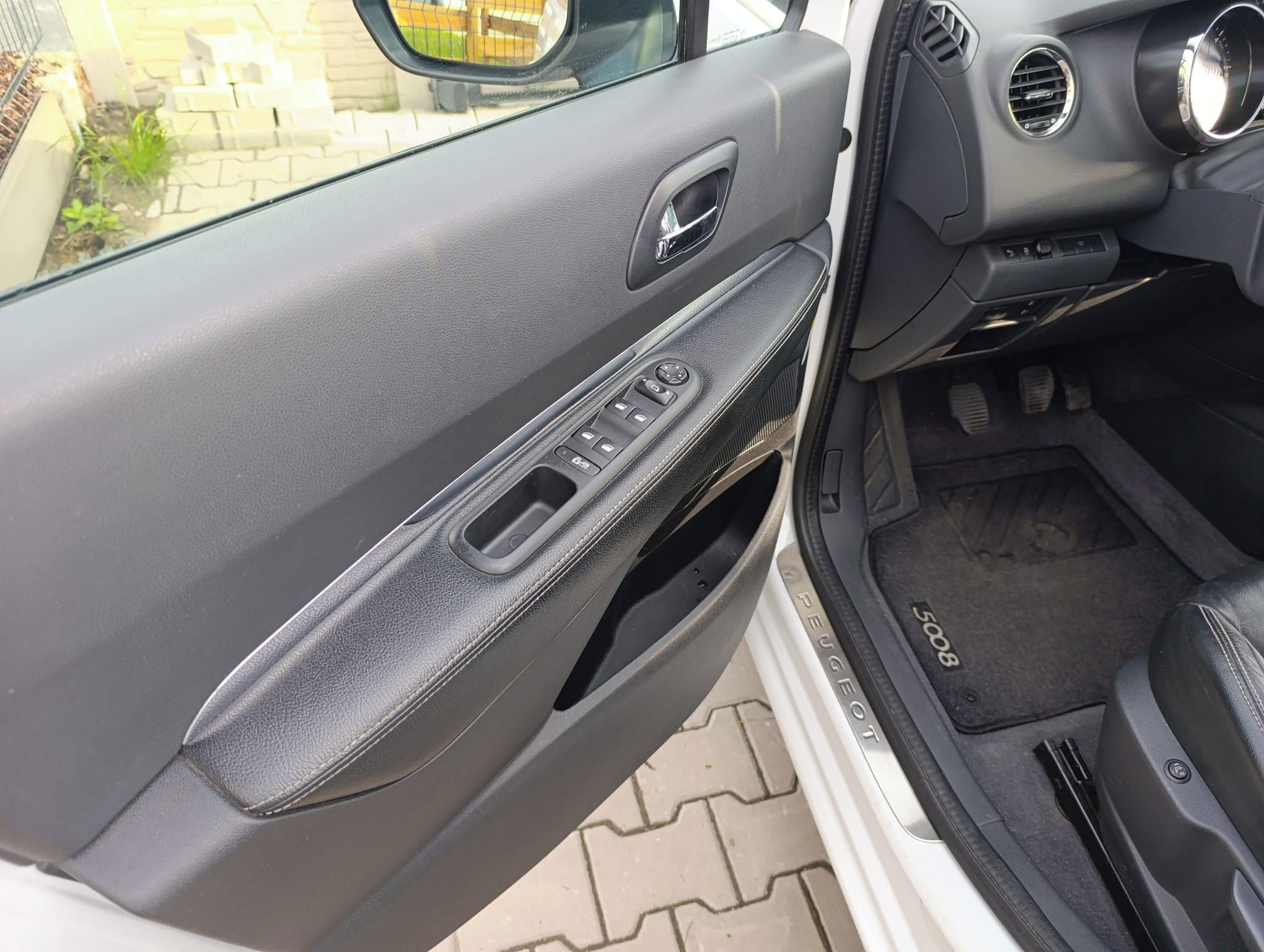 Peugeot 5008, 1.6 BHDI 120k M6 - fotka 5