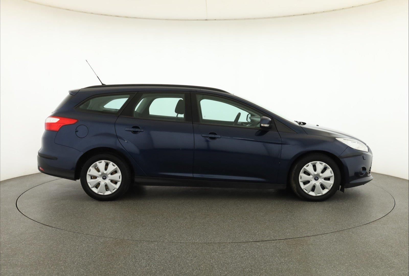 Ford Focus, 1.6 TDCi, Navi, Xenony, Klima - fotka 6
