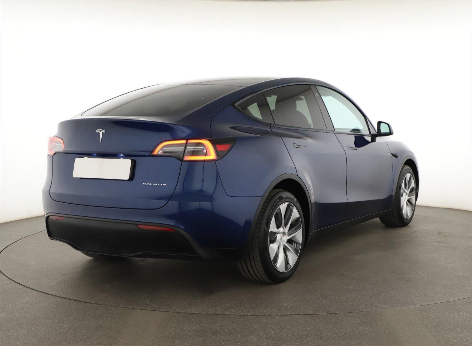 Tesla Model Y, Long Range AWD 75kWh, SoH 91% - fotka 5