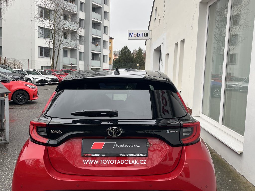 Toyota Yaris, 1.5 HEV 130, Executive - fotka 4