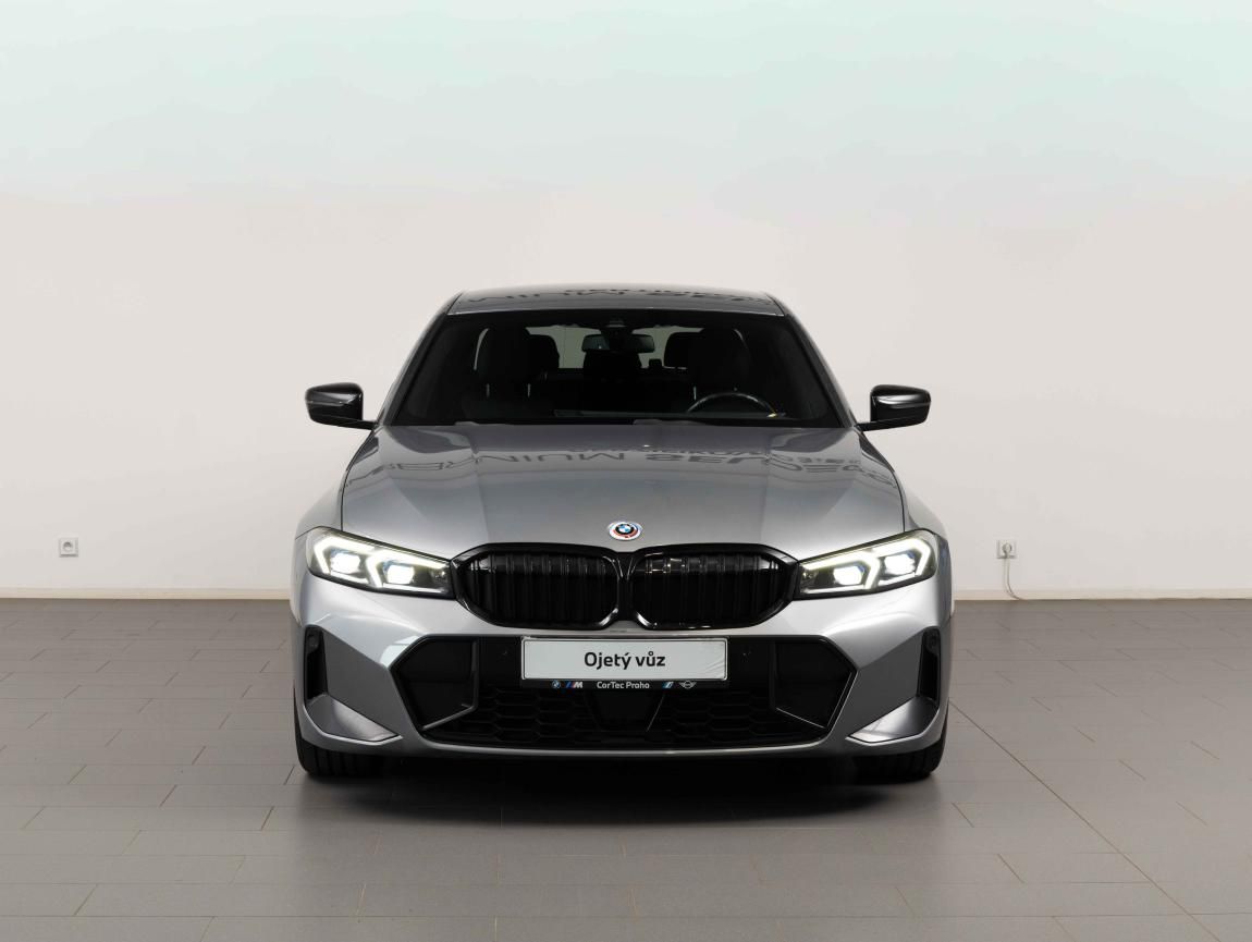BMW Řada 3, 330i xDrive - fotka 3