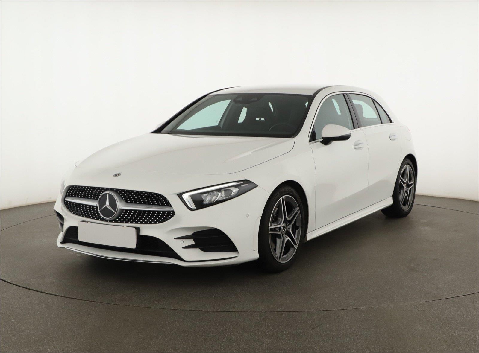 Mercedes-Benz Třídy A, 200, AMG line, Automat - fotka 2