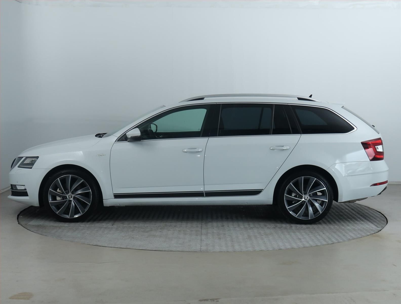 Škoda Octavia, 2.0 TDI, Laurin&Klement, 4X4 - fotka 3