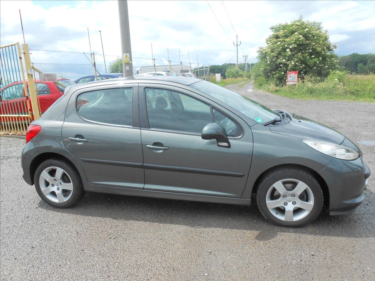 Peugeot 207, 1,4 i 16V KLIMA SERVISKA - fotka 2