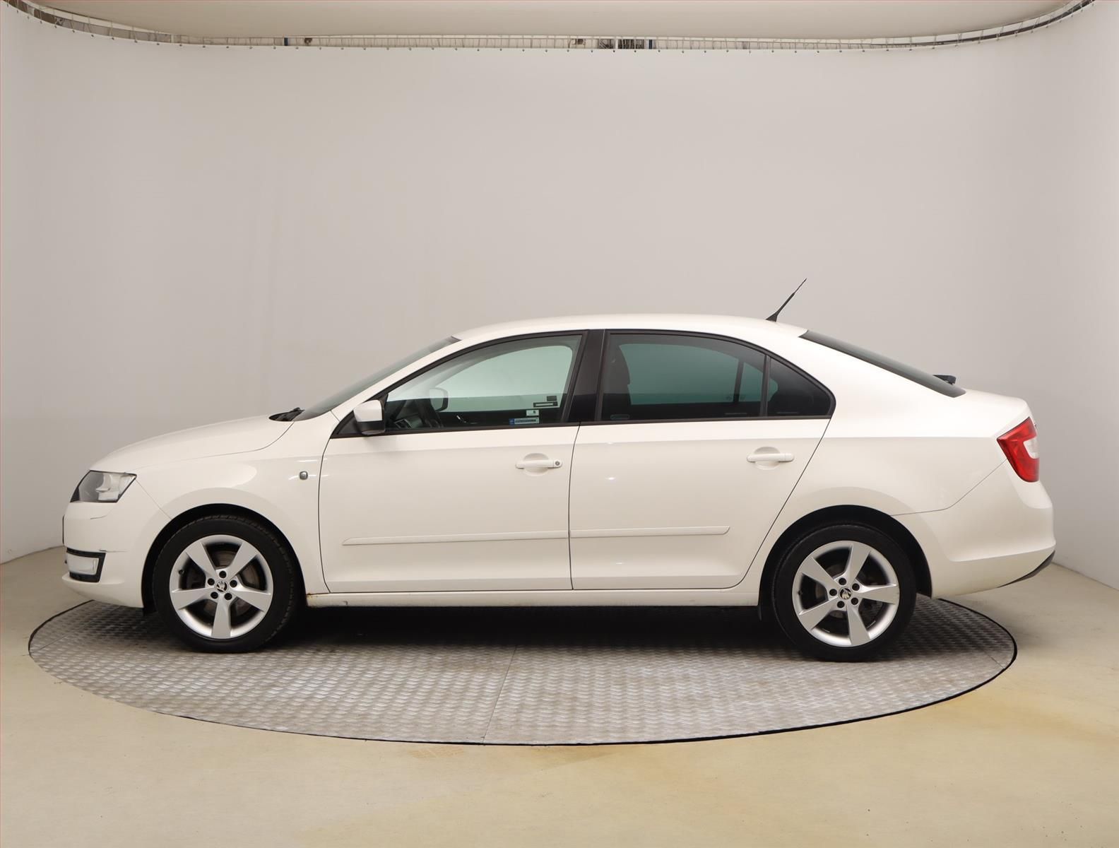 Škoda Rapid, 1.6 TDI, Ambition Plus, Xenony - fotka 3