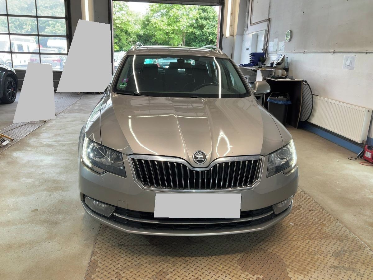 Škoda Superb, 2.0Tdi 125KW ELEGANCE 193tkm - fotka 4