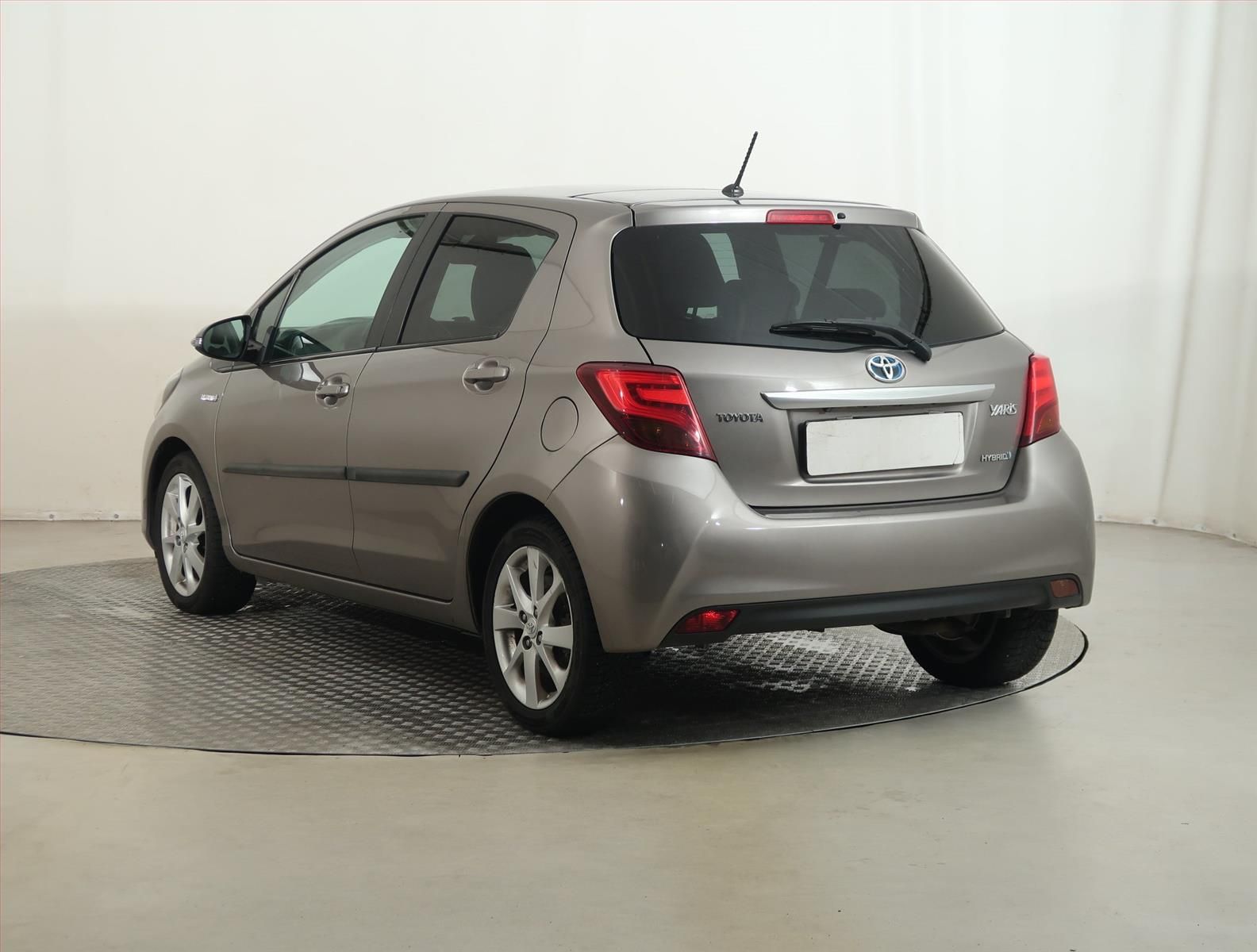 Toyota Yaris, 1.5 Hybrid, Automat, Kůže - fotka 4