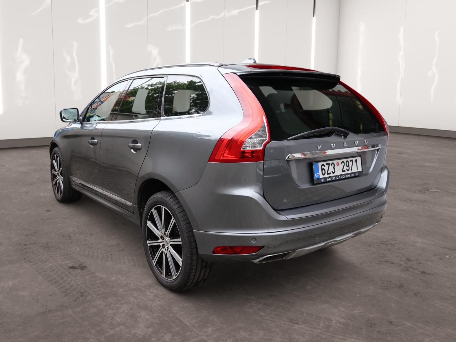 Volvo XC60, 4WD - fotka 2