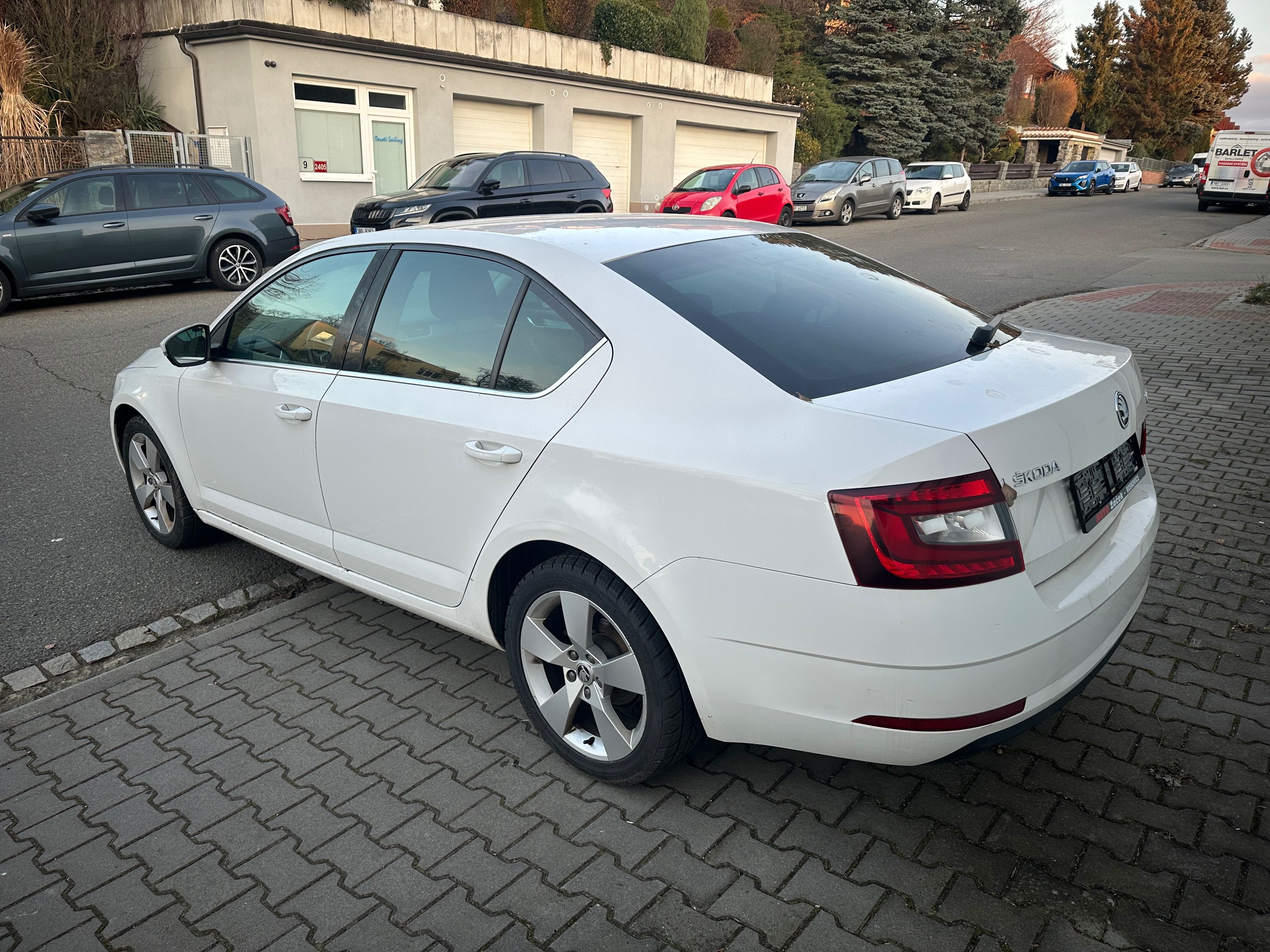 Škoda Octavia, 1.6tdi, ČR, LED, vyhřev - fotka 3