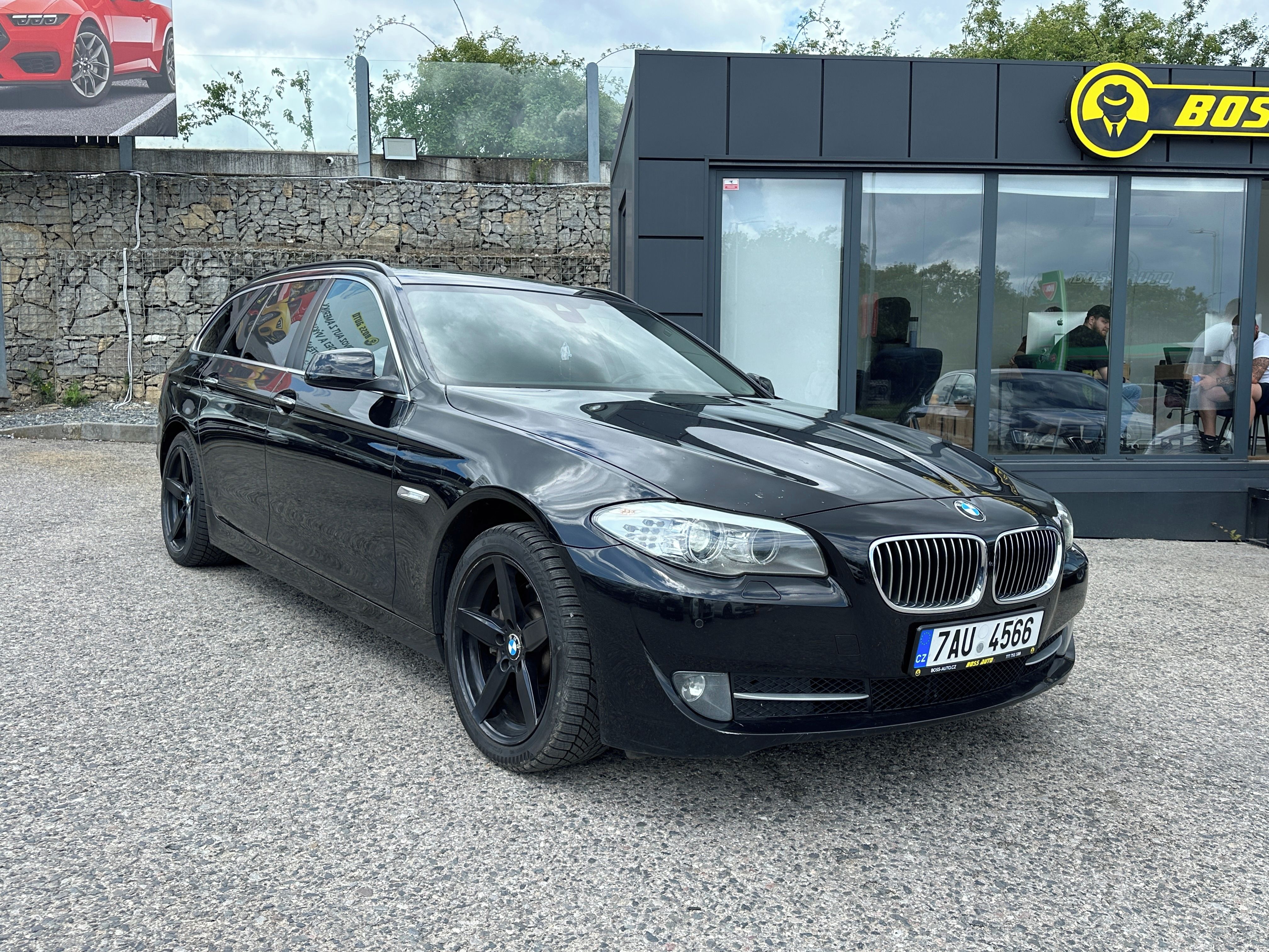 BMW Řada 5, BMW 525D 2013 - fotka 2