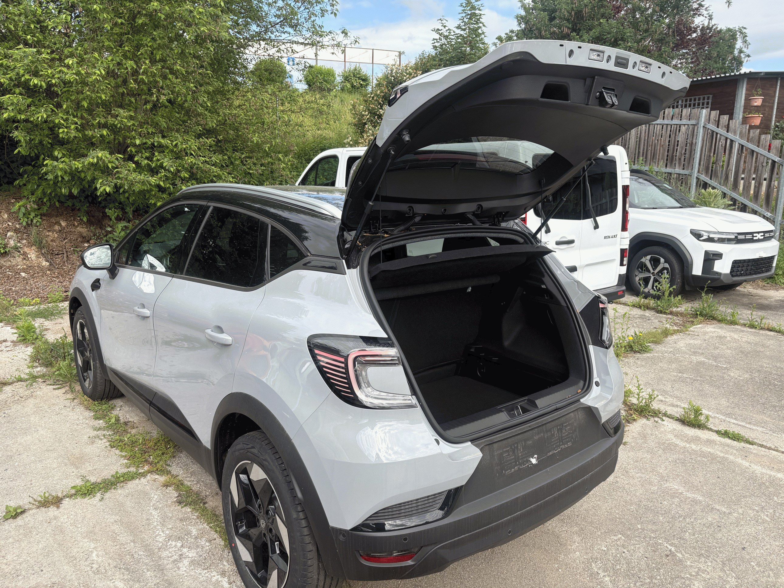 Renault Captur, Techno mildhybrid 140 EDC - fotka 5