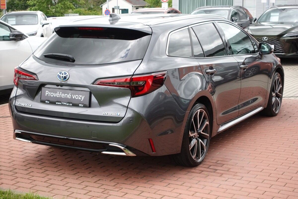 Toyota Corolla, 2,0 HEV Executive TS - fotka 4
