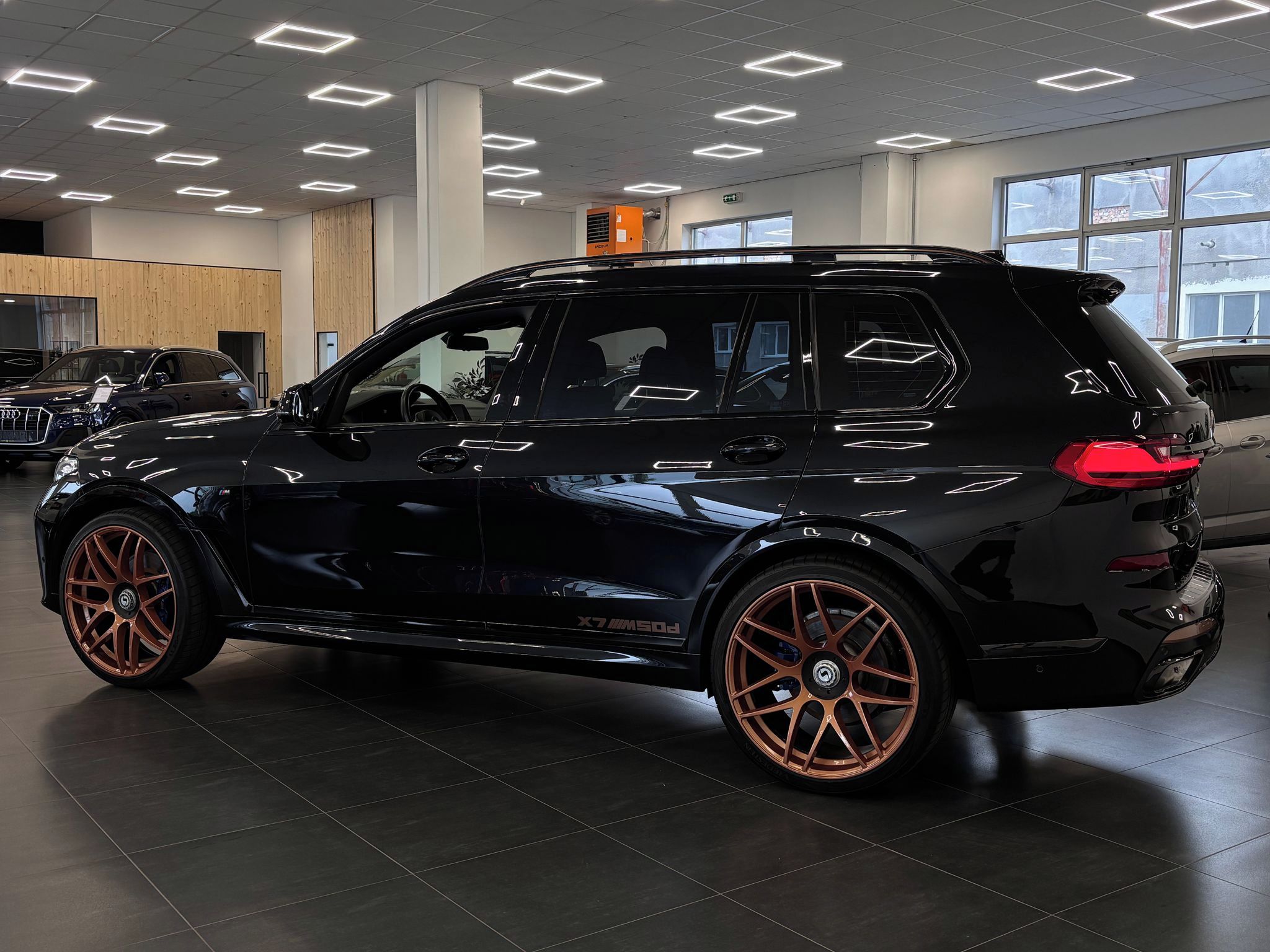 BMW X7, 3.0D, M50d, DPH, 7 míst, max v - fotka 4