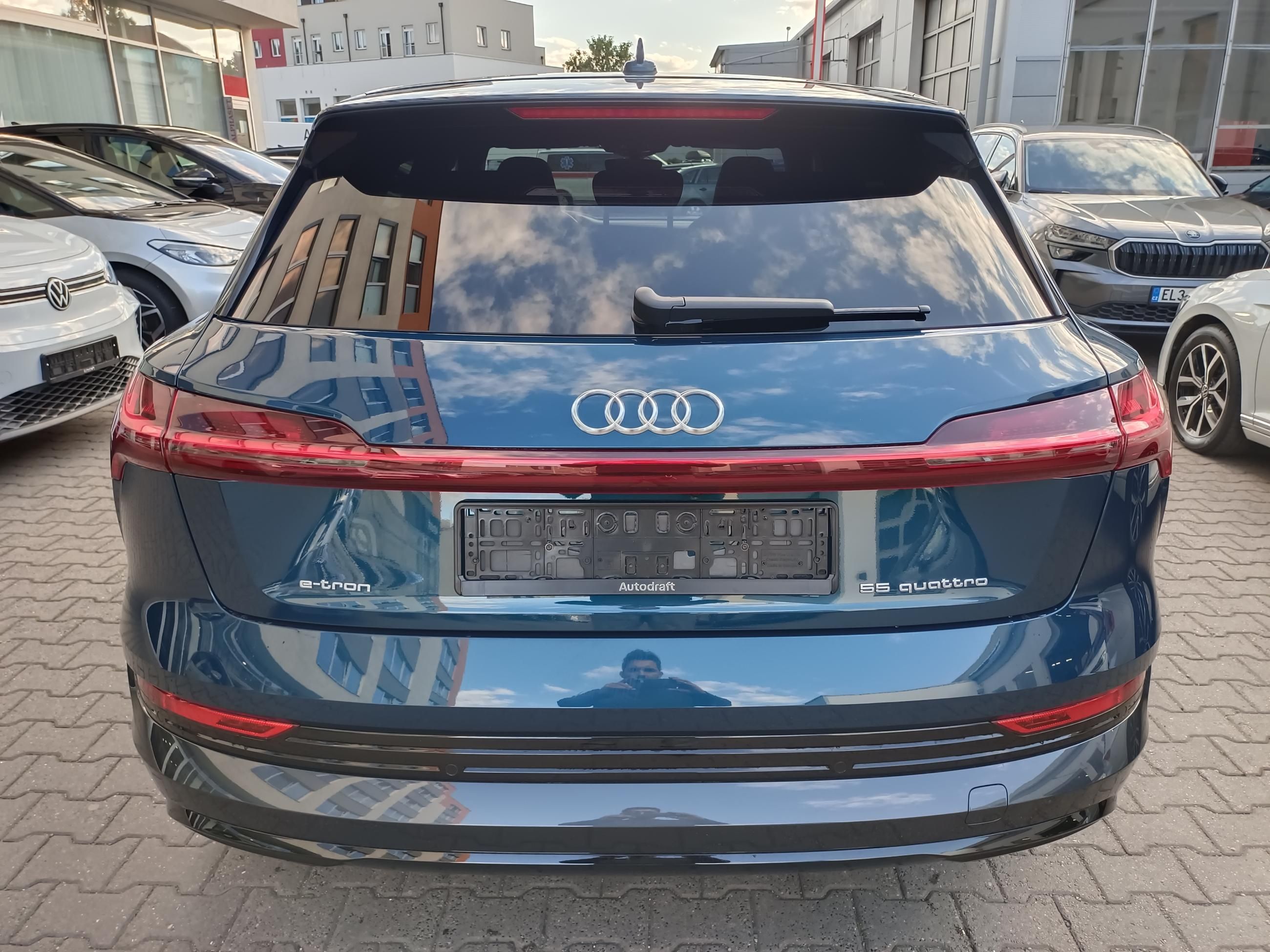 Audi Q4 e-tron, E-tron 55 4x4 S-Line 300kW - fotka 6