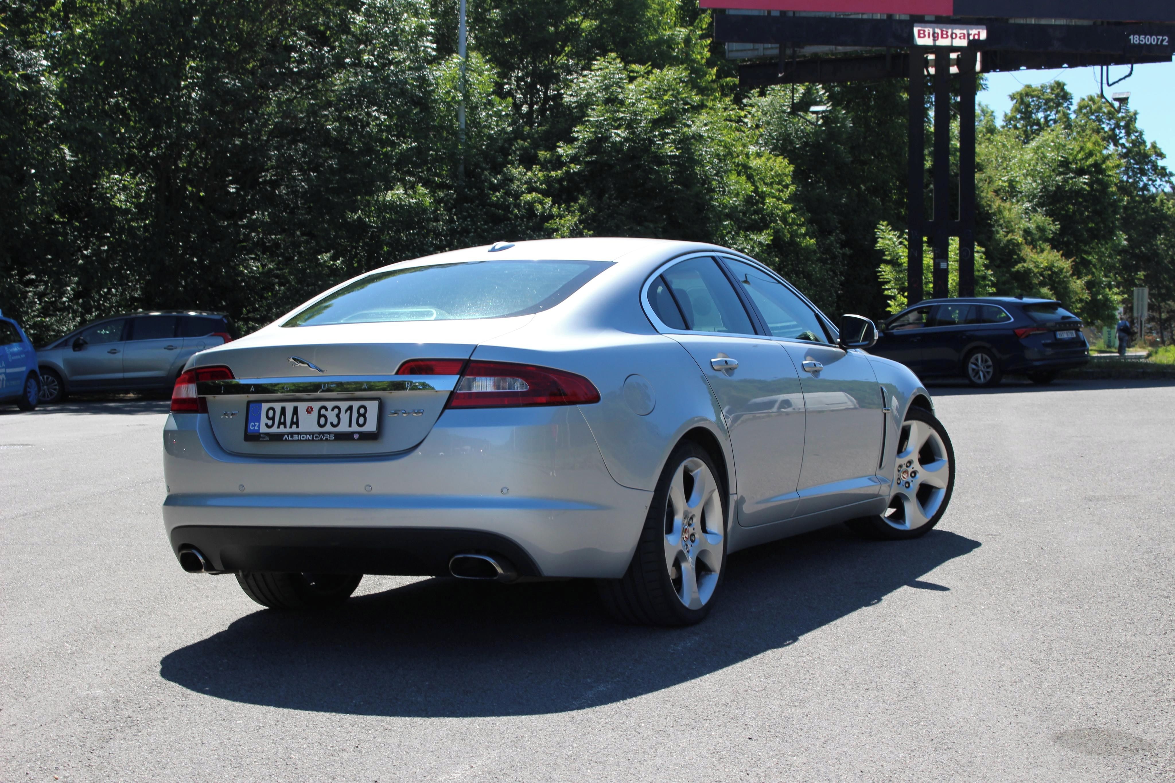 Jaguar XF, 4,2l supercharged V8 - fotka 5