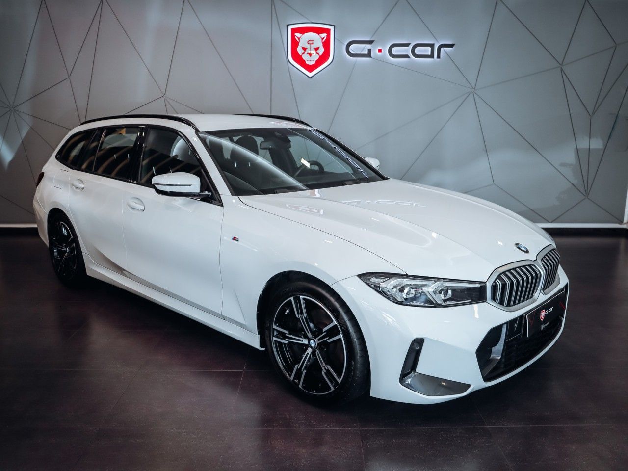 BMW Řada 3, 320d xDrive Touring M-Paket - fotka 2
