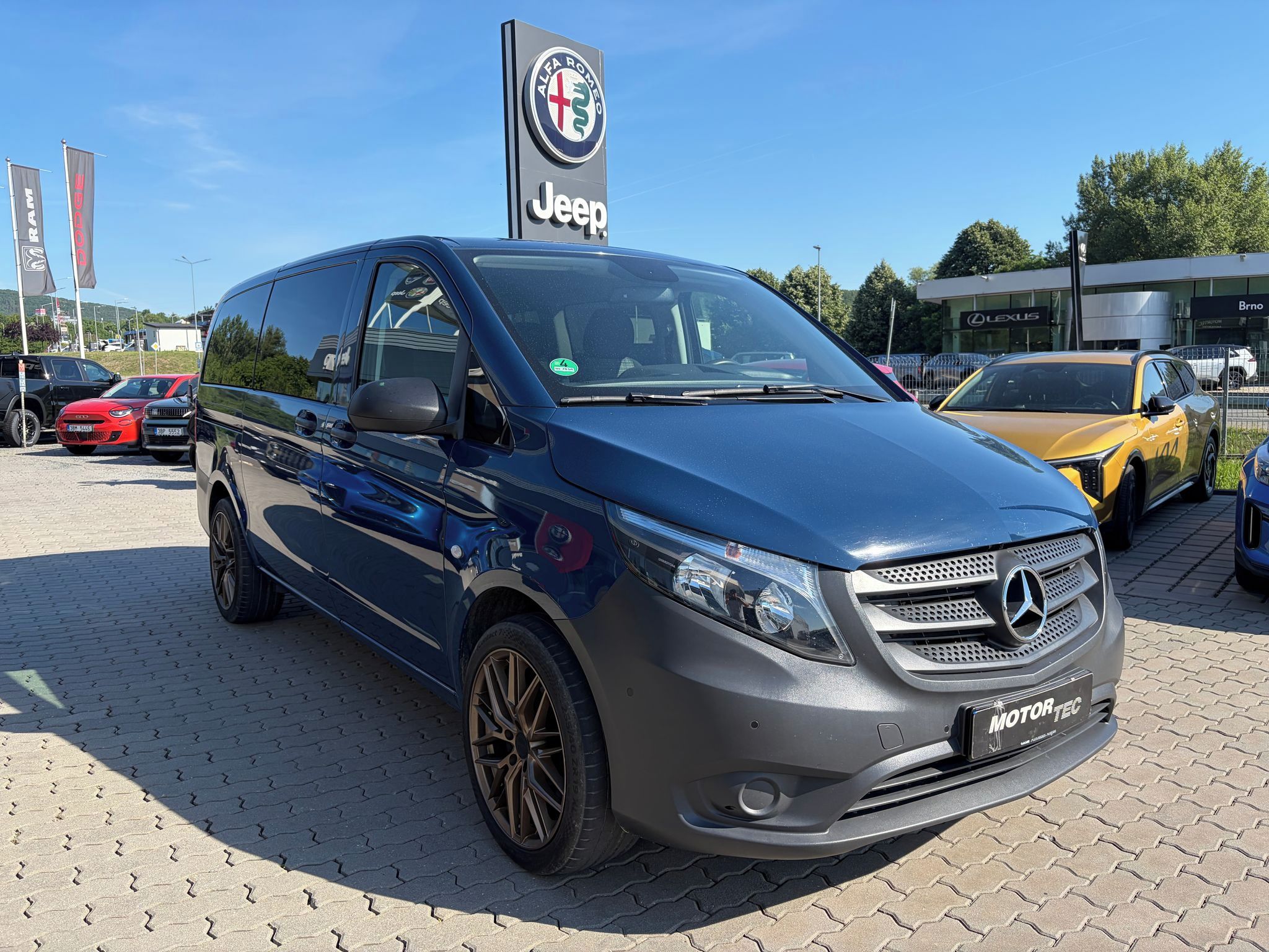 Mercedes-Benz Vito, 116 CDI 4Matic AT 8 míst Long - fotka 2