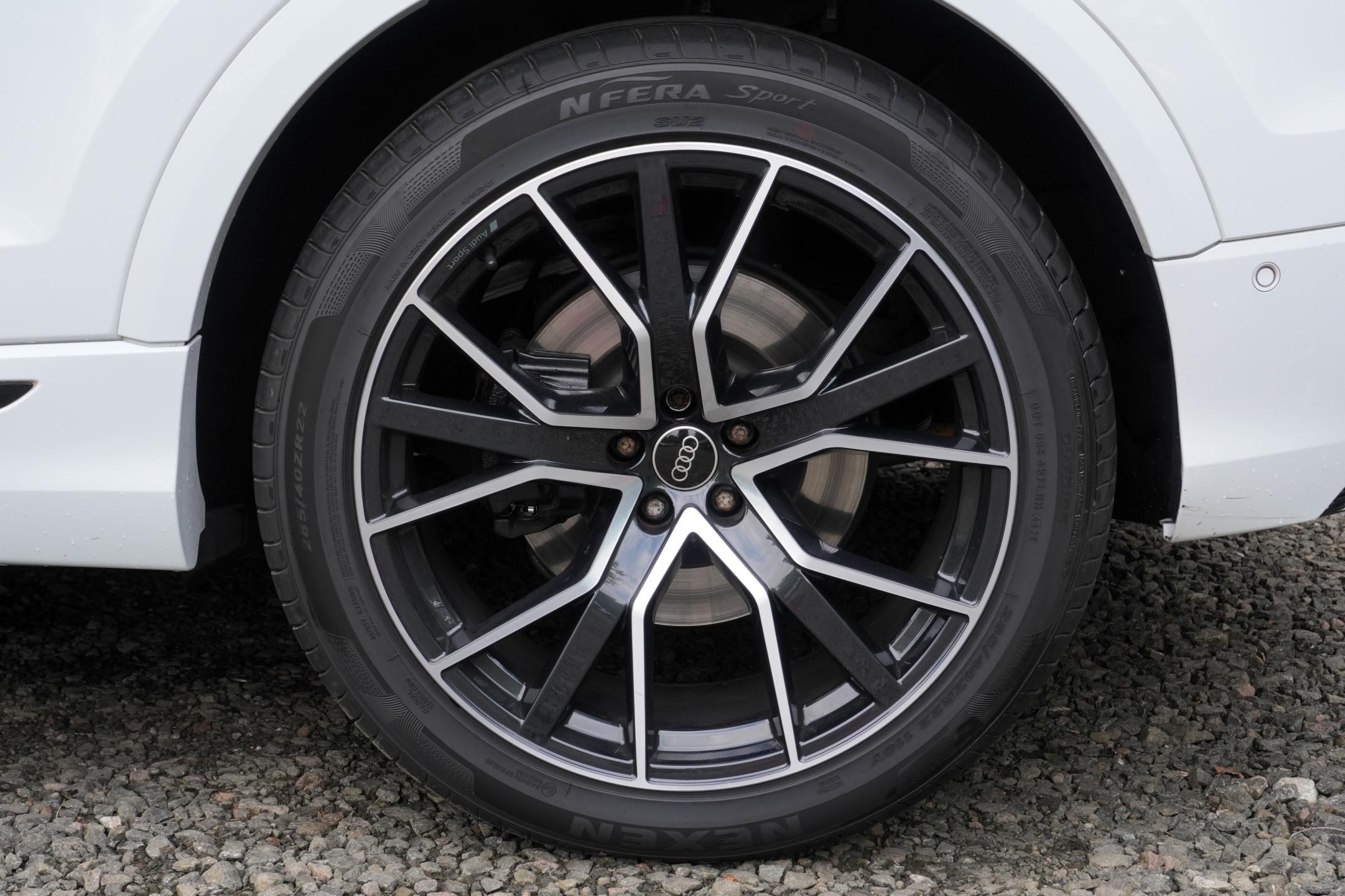 Audi SQ8, 4.0 TFSI, ČR, Masáže,Webasto - fotka 5