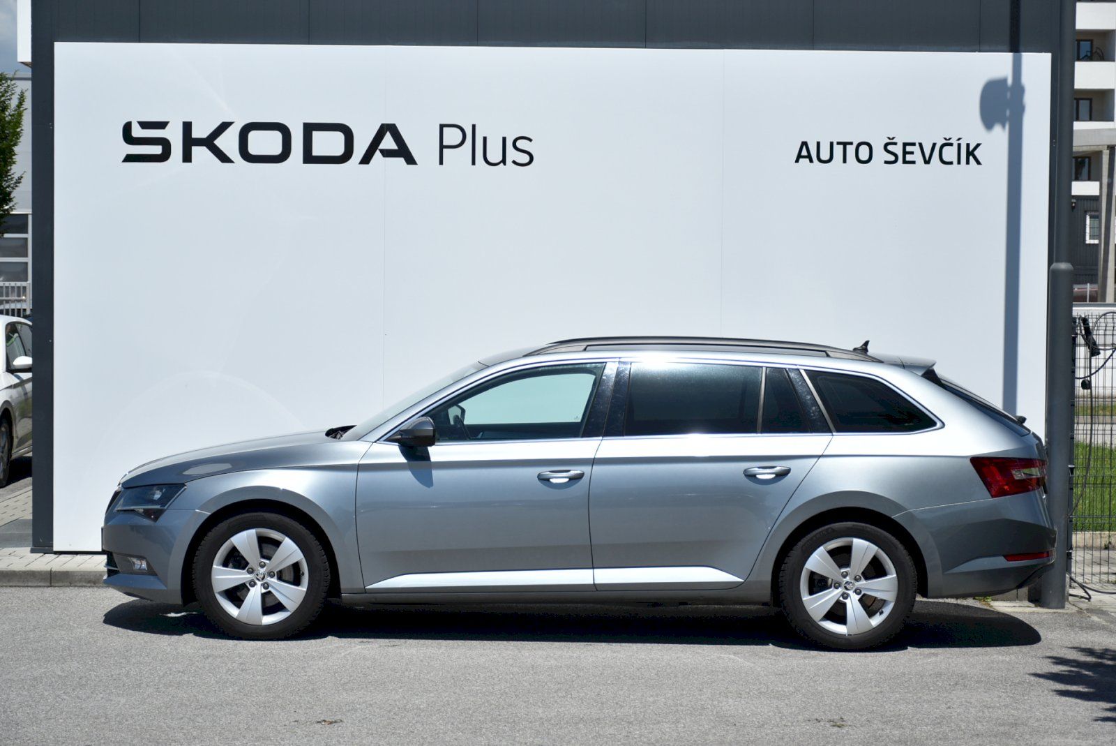 Škoda Superb, Ambition 2.0 TDI 110kW - fotka 3