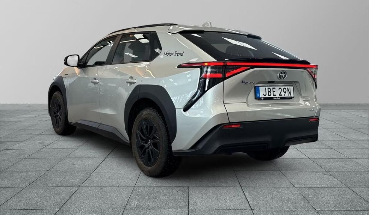 Toyota bZ4X, Active AWD Kamera Tempomat LED - fotka 2