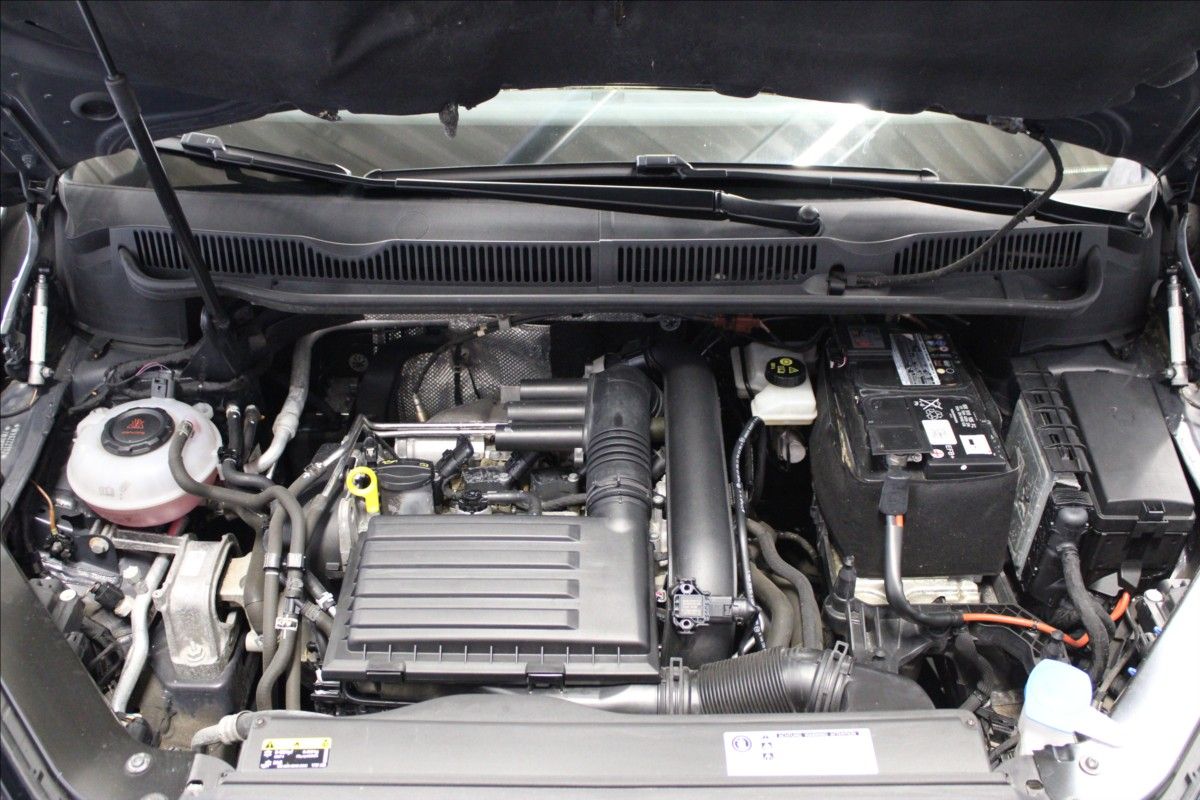 Volkswagen Touran, 1,2 TSI 1.majitel - fotka 6
