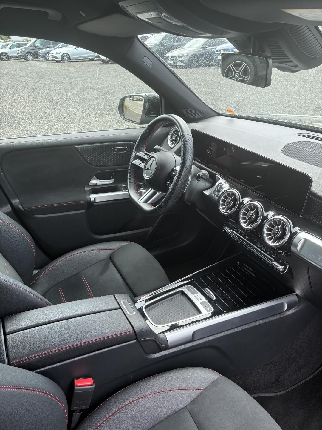 Mercedes-Benz GLB, 200d 4MATIC - fotka 6
