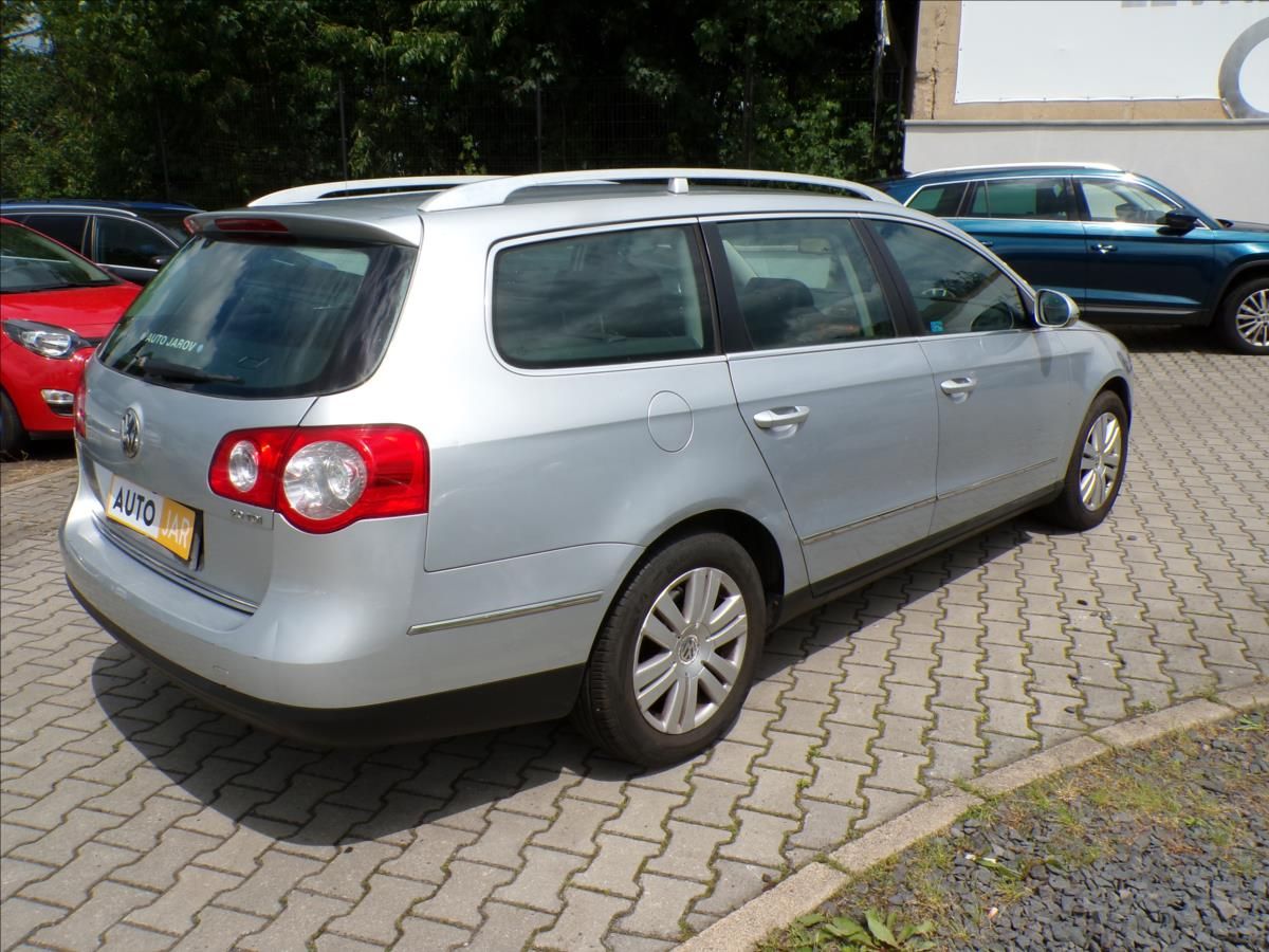 Volkswagen Passat, 2,0 TDI  HIGHLINE,XENONY - fotka 4