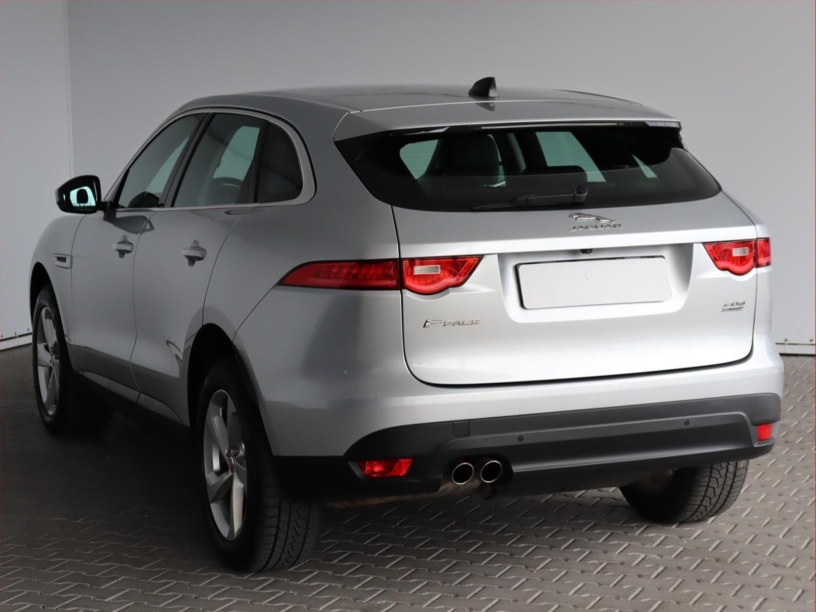 Jaguar F-Pace, 20d, 4X4, Automat, Serv.kniha - fotka 4