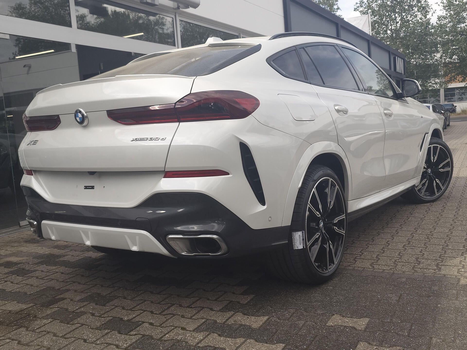 BMW X6, xDrive30d M-Sport DAPro Venti - fotka 2