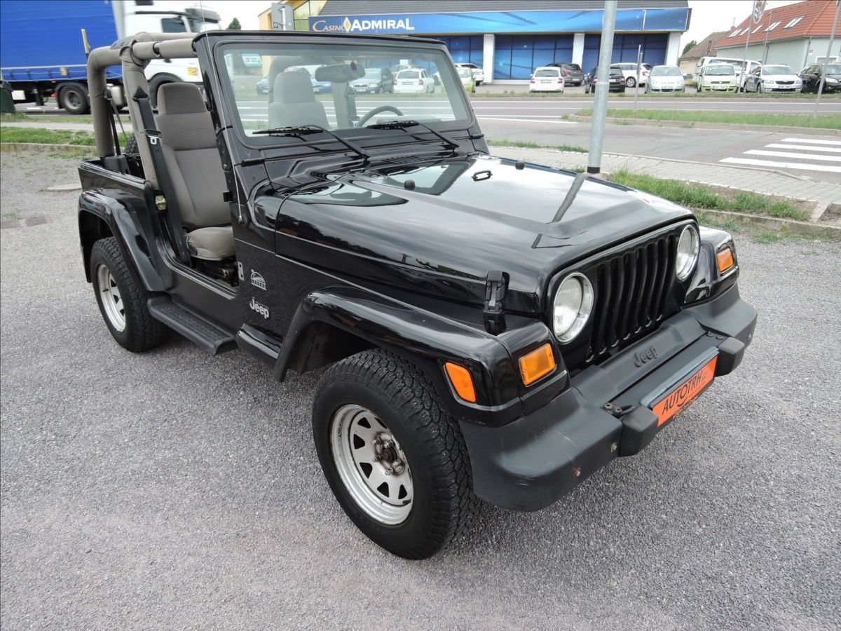 Jeep Wrangler, 4,0 i 4x4 Sahara Klima Webasto - fotka 2