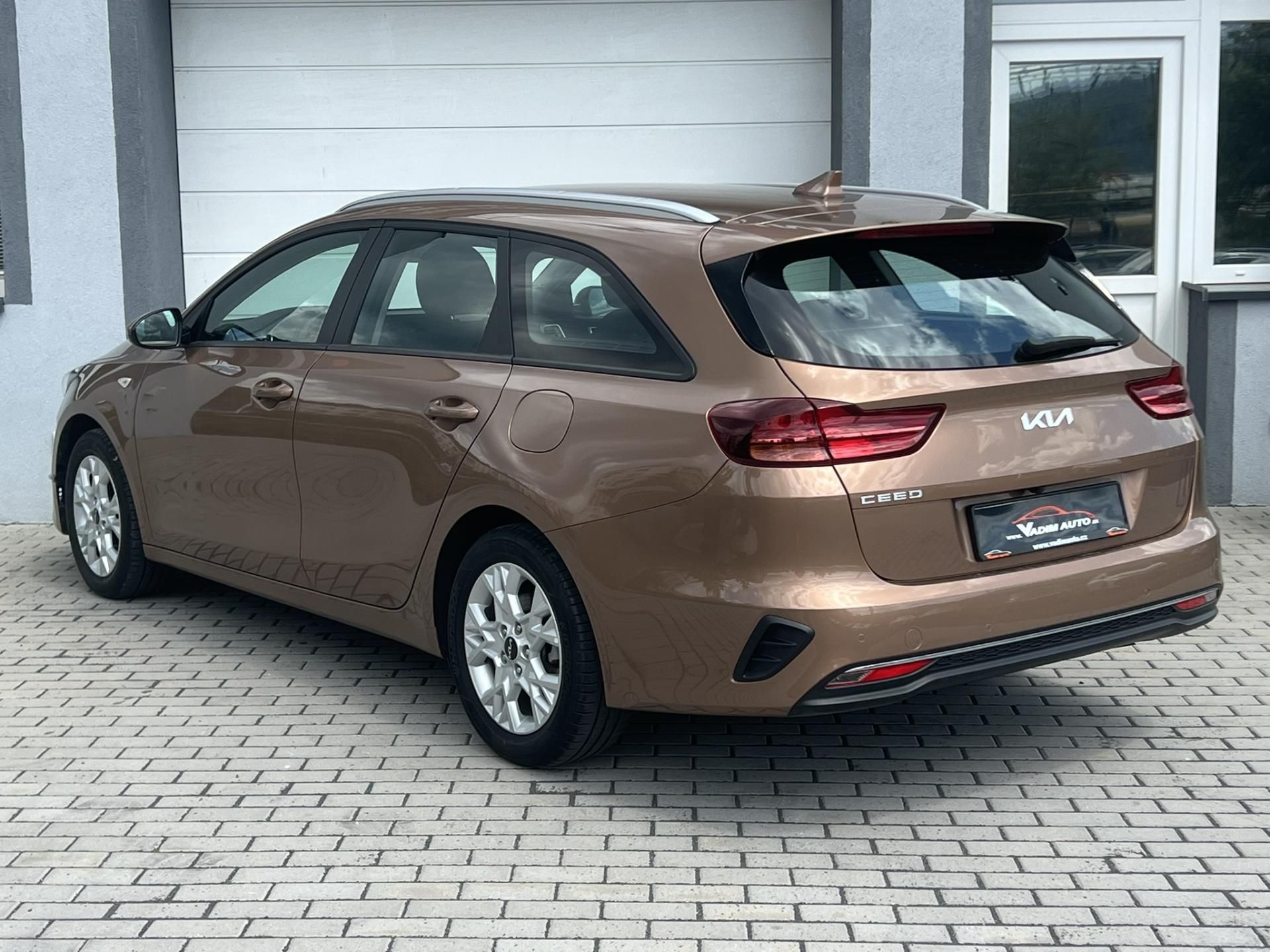 Kia Cee´d, 1.5TGDi 118kW ČR NOVÉ 1MAJITEL - fotka 3
