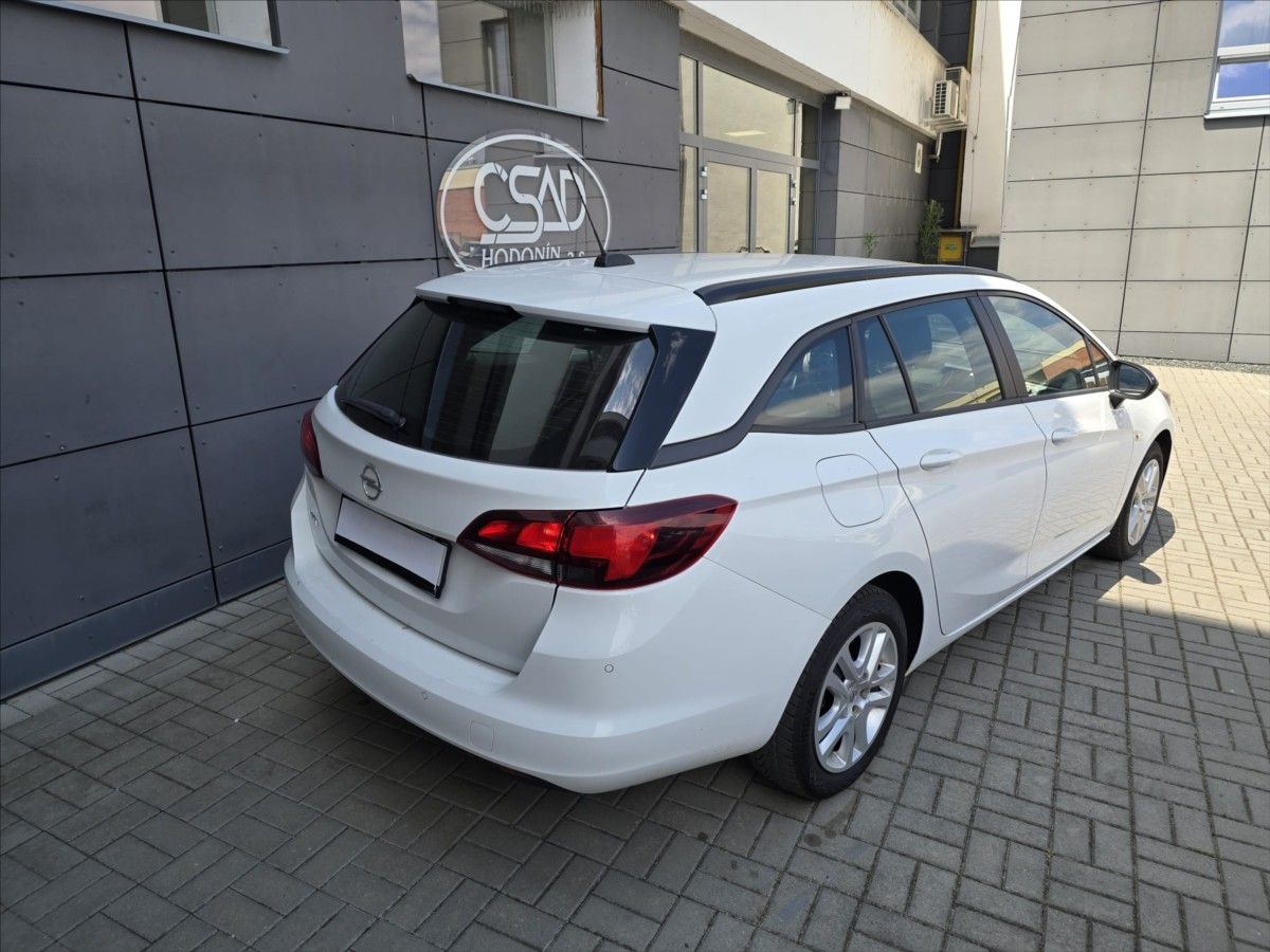 Opel Astra, 1,5 CDTi kombi 77KW - fotka 3