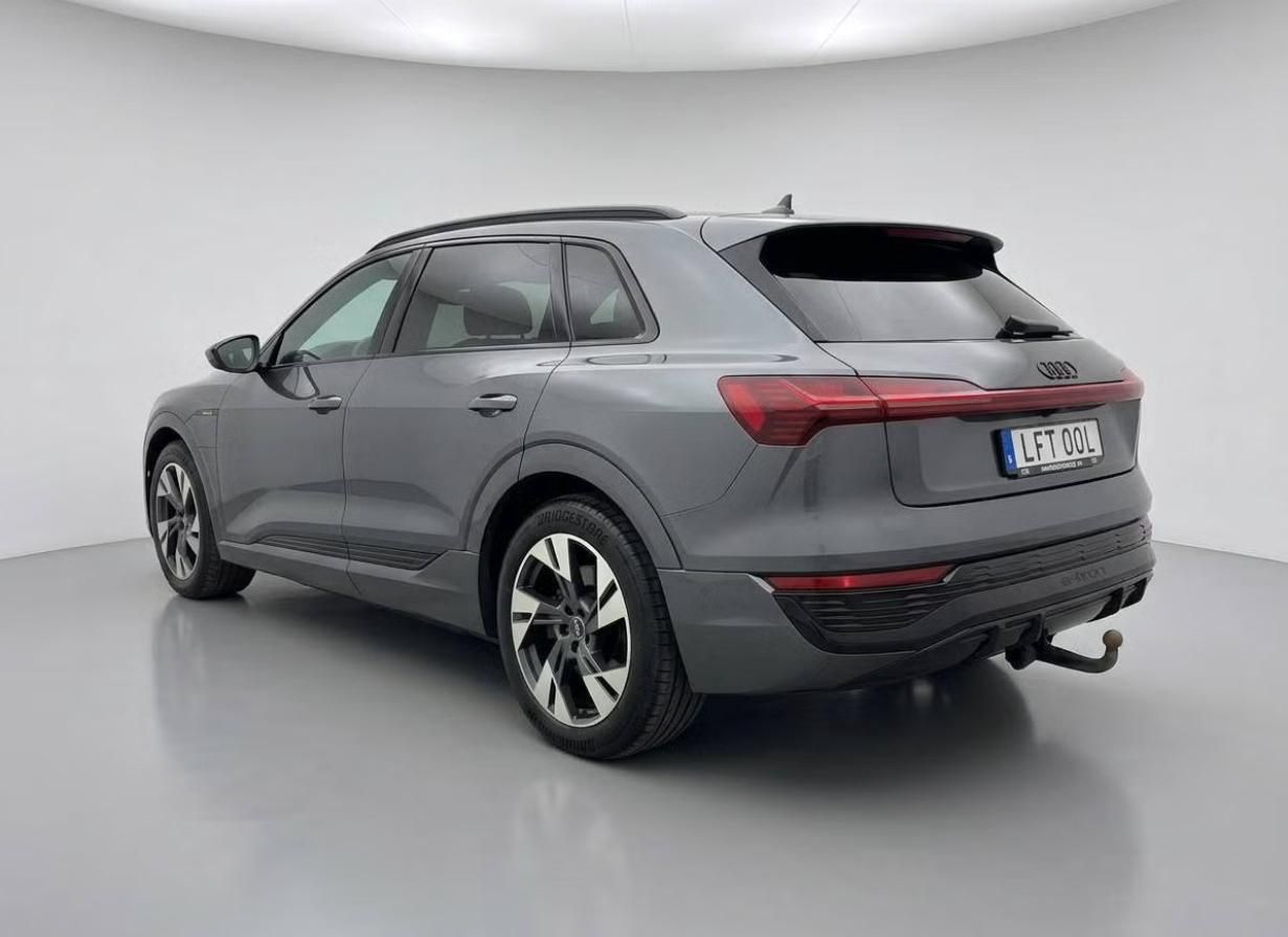Audi Q8 e-tron, 55 Q 360k Matrix Panorama Taž. - fotka 4