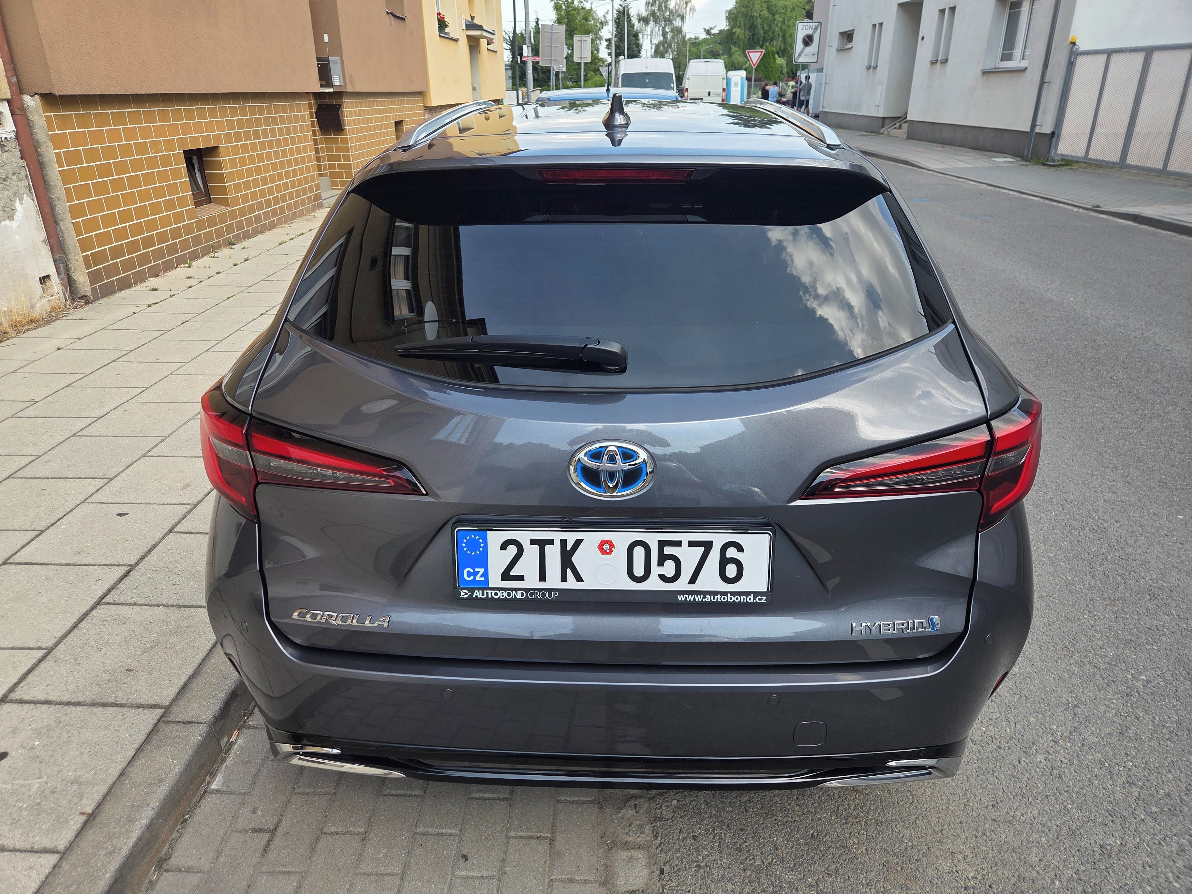 Toyota Corolla, 103kw 1.8 Hybrid e-CVT,X5Style - fotka 3