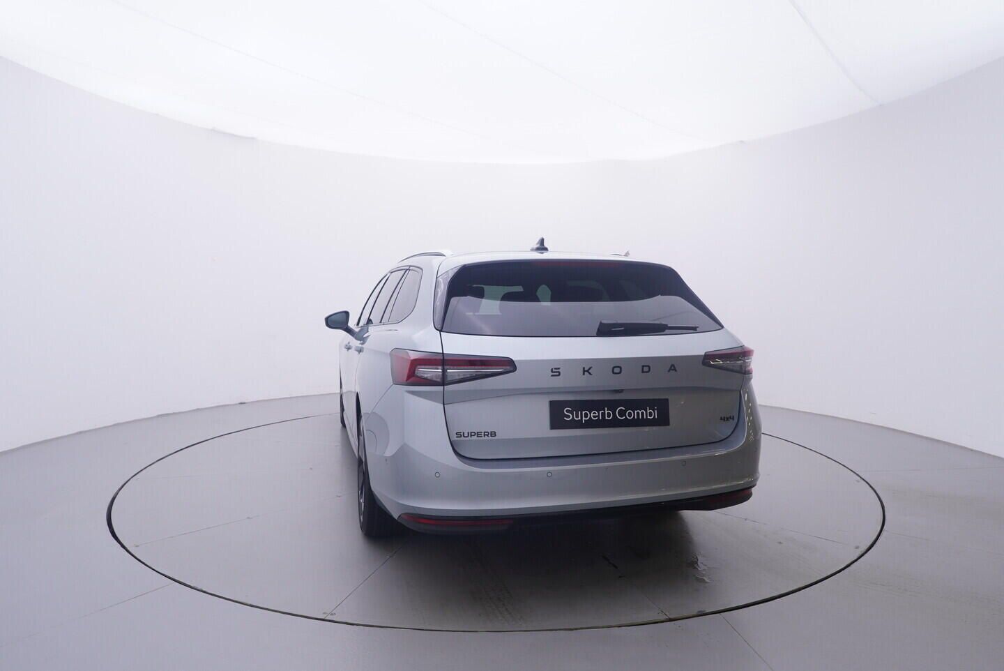 Škoda Superb, Combi Sportline 2,0 TDI 4x4 14 - fotka 4