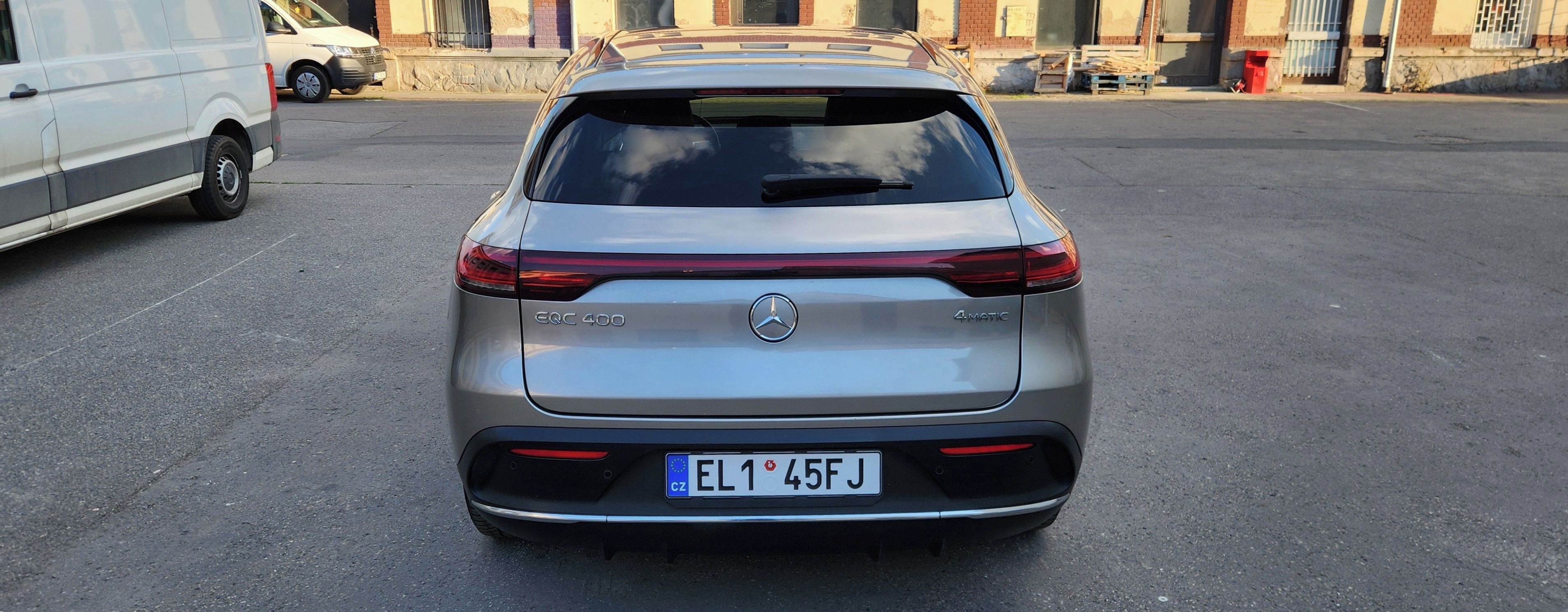 Mercedes-Benz EQC, EQC 400 4M AMG SOH 94,5  85kWh - fotka 5