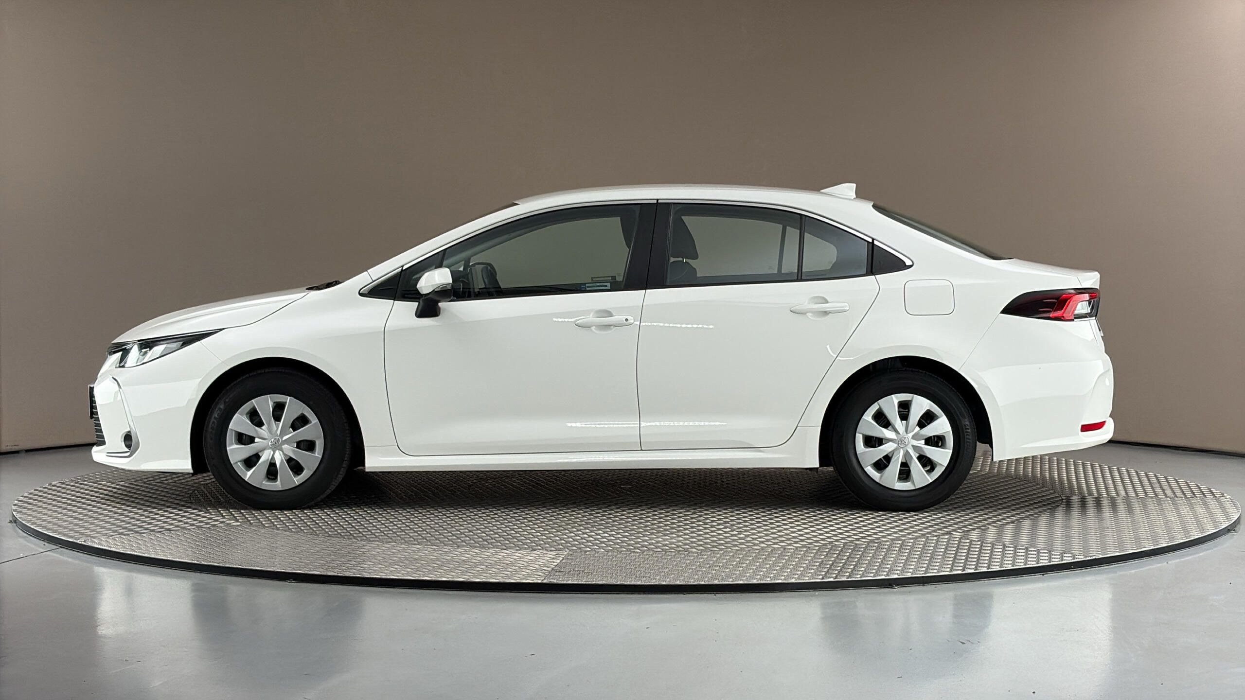 Toyota Corolla, 1.8 Hybrid AUT Active Sedan - fotka 4