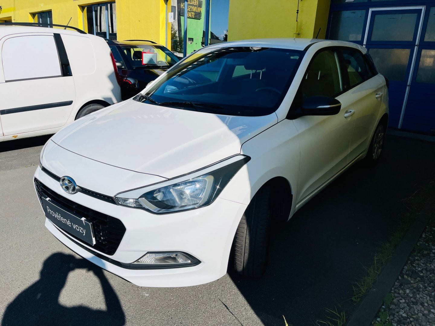 Hyundai i20, 1.2 i BENZÍN VYHŘEV SEDADEL GO - fotka 3