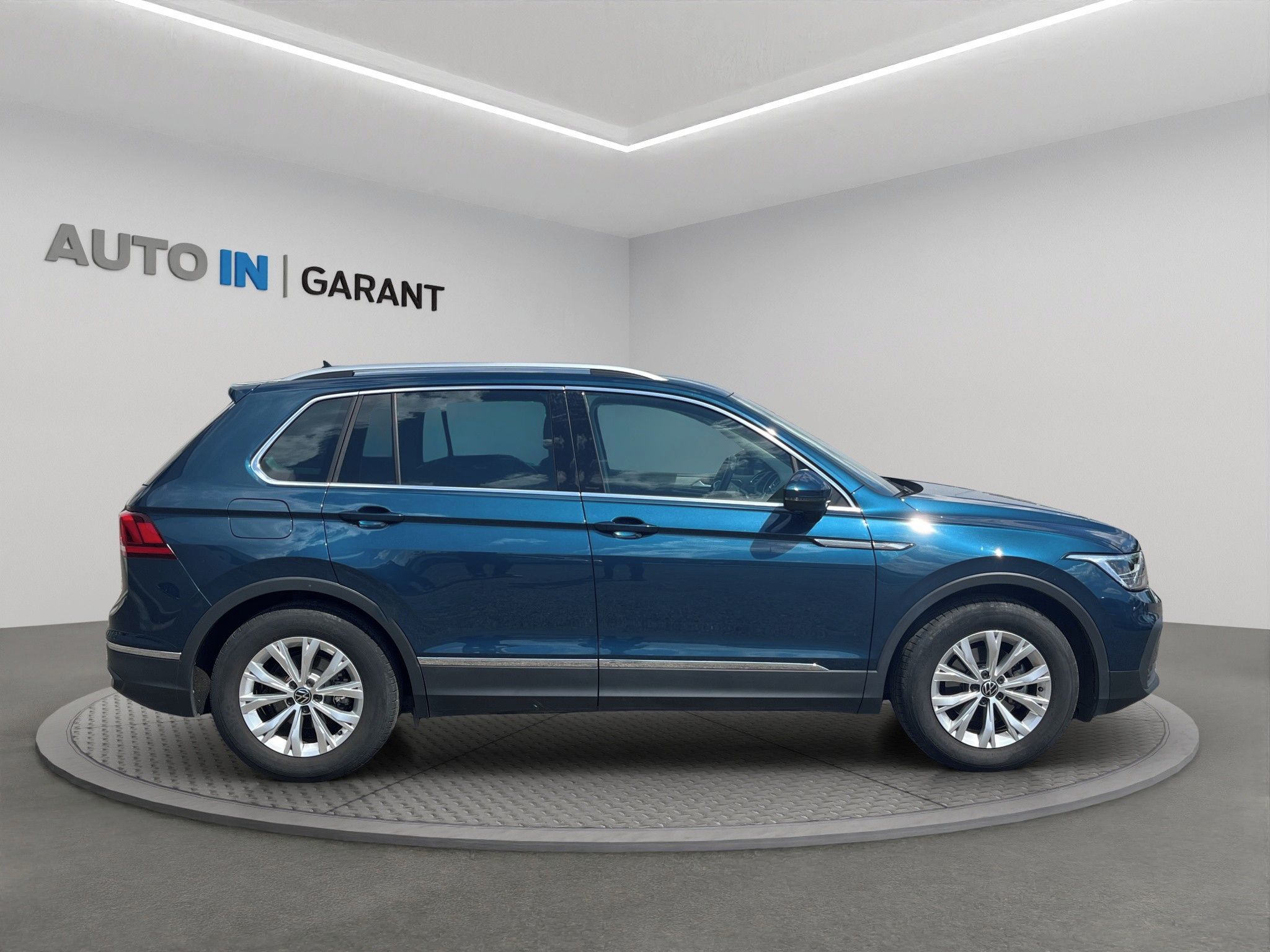 Volkswagen Tiguan, LIFE 1.5 TSi 110kW, ČR, 1.maj, - fotka 4