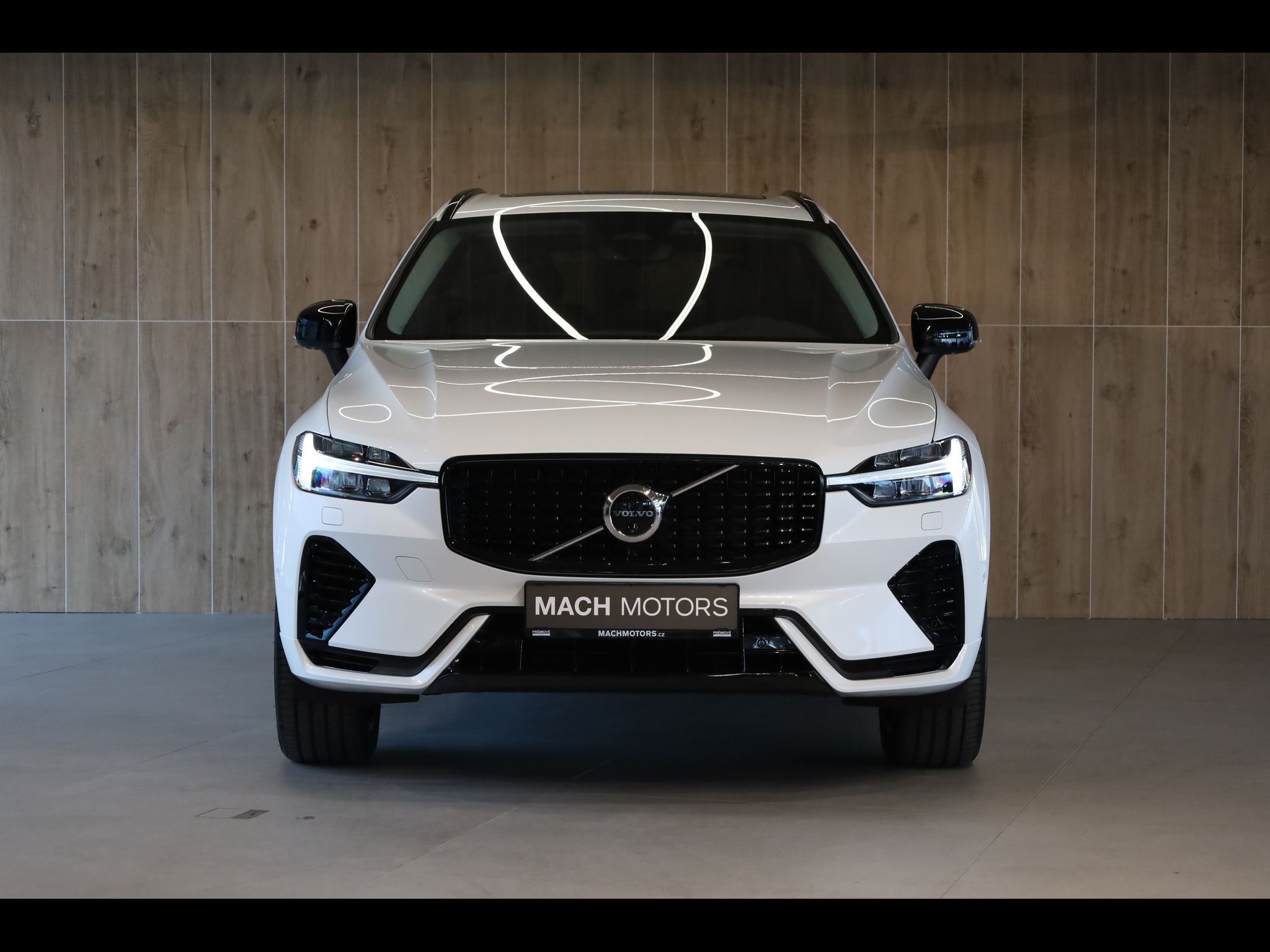 Volvo XC60, T8 PLUS Dark, Ventilace, 360° - fotka 2