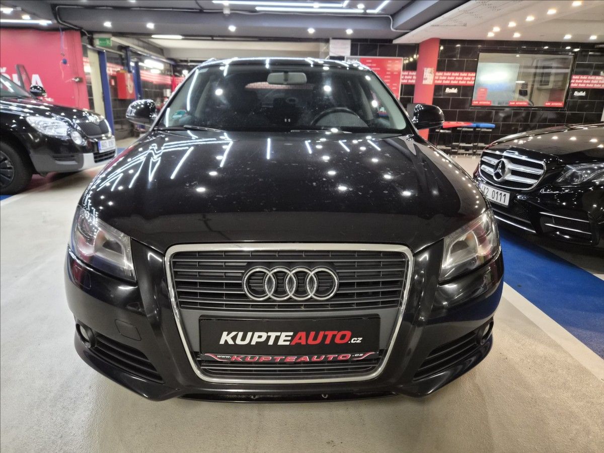 Audi A3, 1,6 i + ZimníAluKola  Sportbac - fotka 4