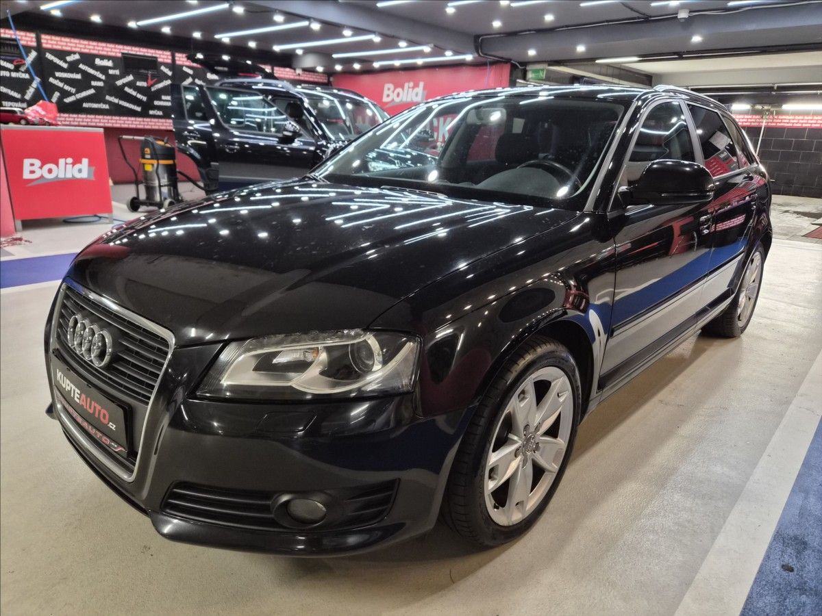 Audi A3, 1,6 i + ZimníAluKola  Sportbac - fotka 2