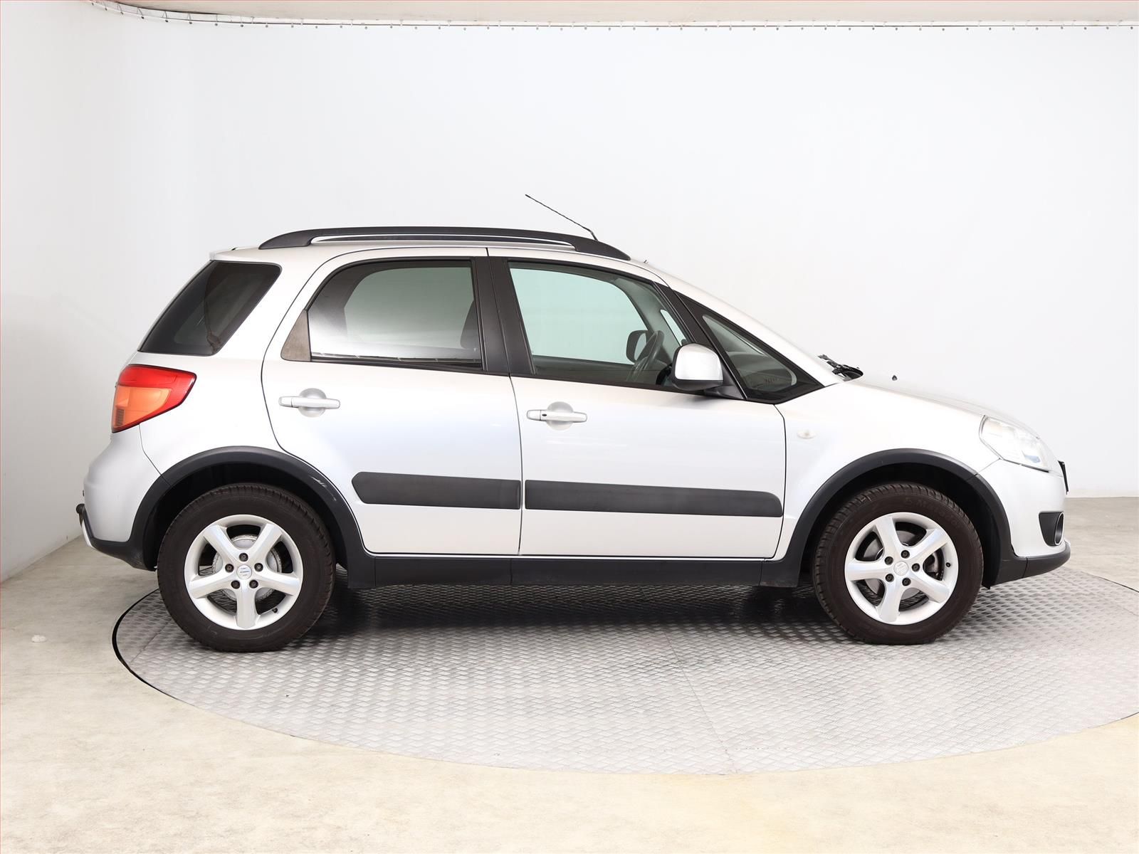 Suzuki SX4, 1.6 VVT, 4X4, ČR,1.maj - fotka 6