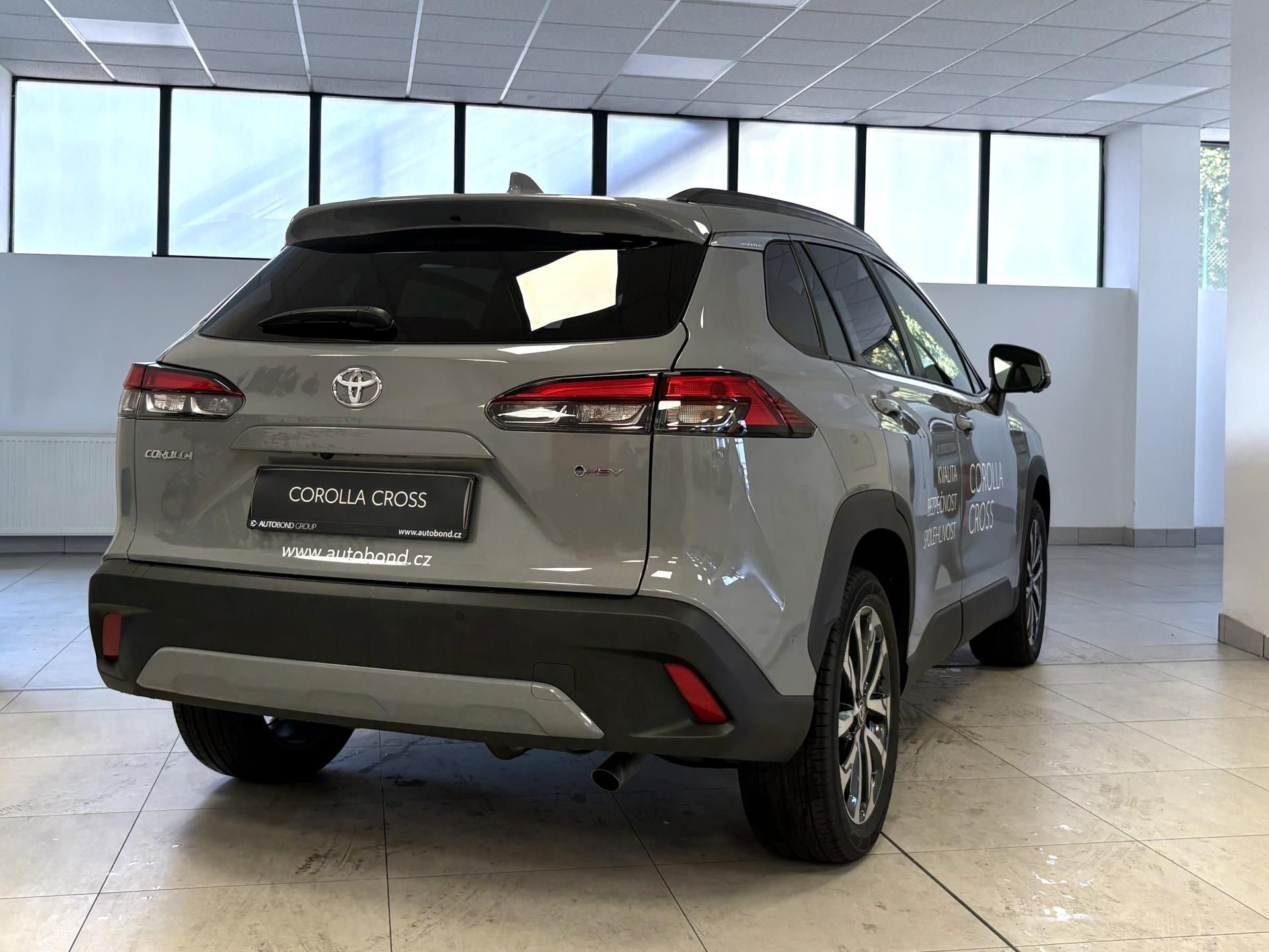 Toyota Corolla Cross, 2.0 Hybrid (197 k), e-CVT, 4x2 - fotka 5