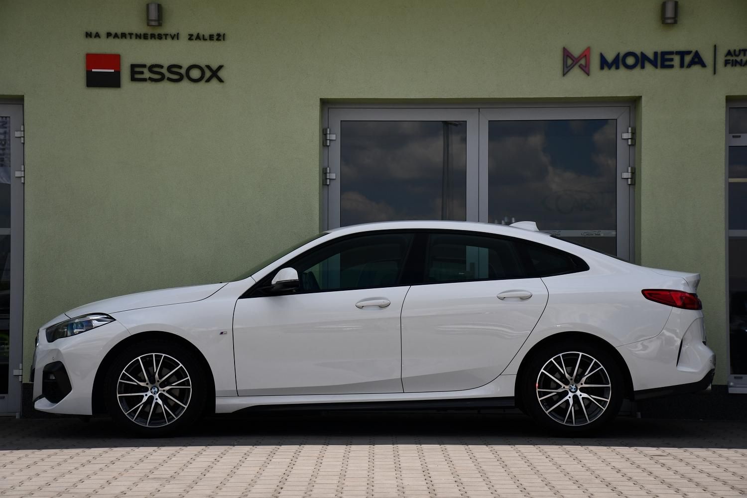 BMW Řada 2, 218d M-SPORT 1M ČR - fotka 2