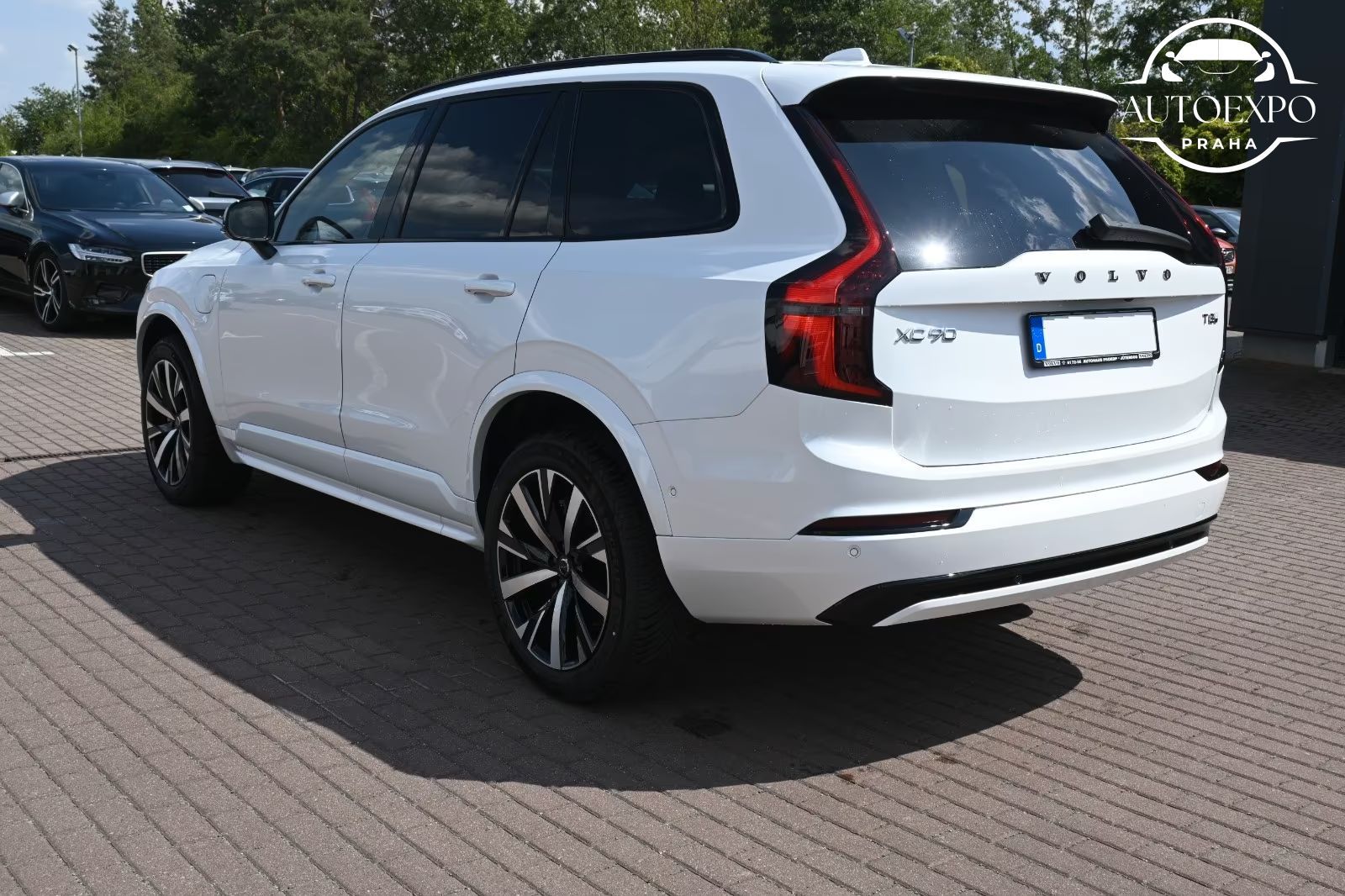 Volvo XC90, T8 RC AWD Plus Dark*360*7míst - fotka 3